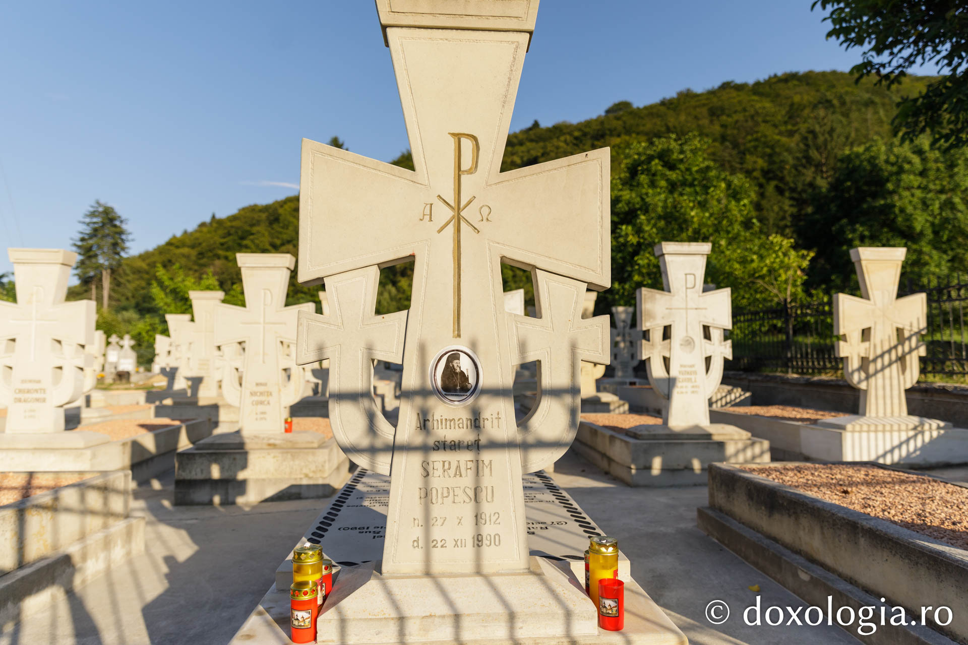 Mormântul Sfântului Cuvios Serafim cel Răbdător