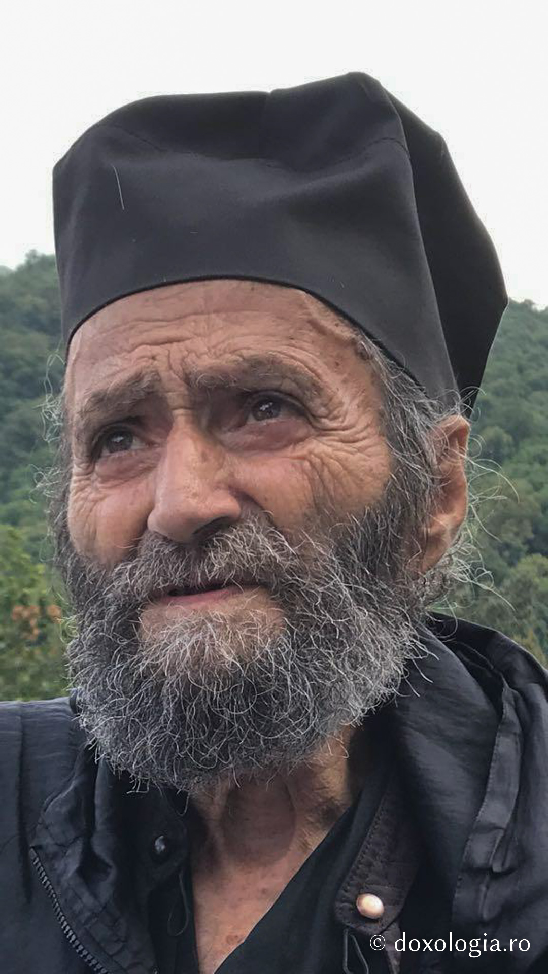 Un altfel de pelerin la Schitul Pocrov: Părintele Rafael din Grădina Maicii Domnului