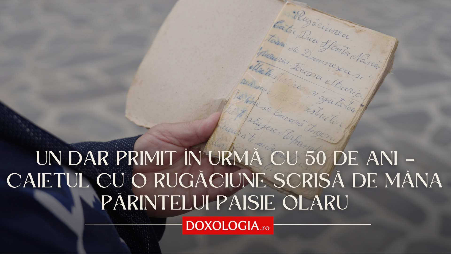 (Video) Un dar primit în urmă cu 50 de ani – caietul cu o rugăciune scrisă de mâna părintelui Paisie Olaru