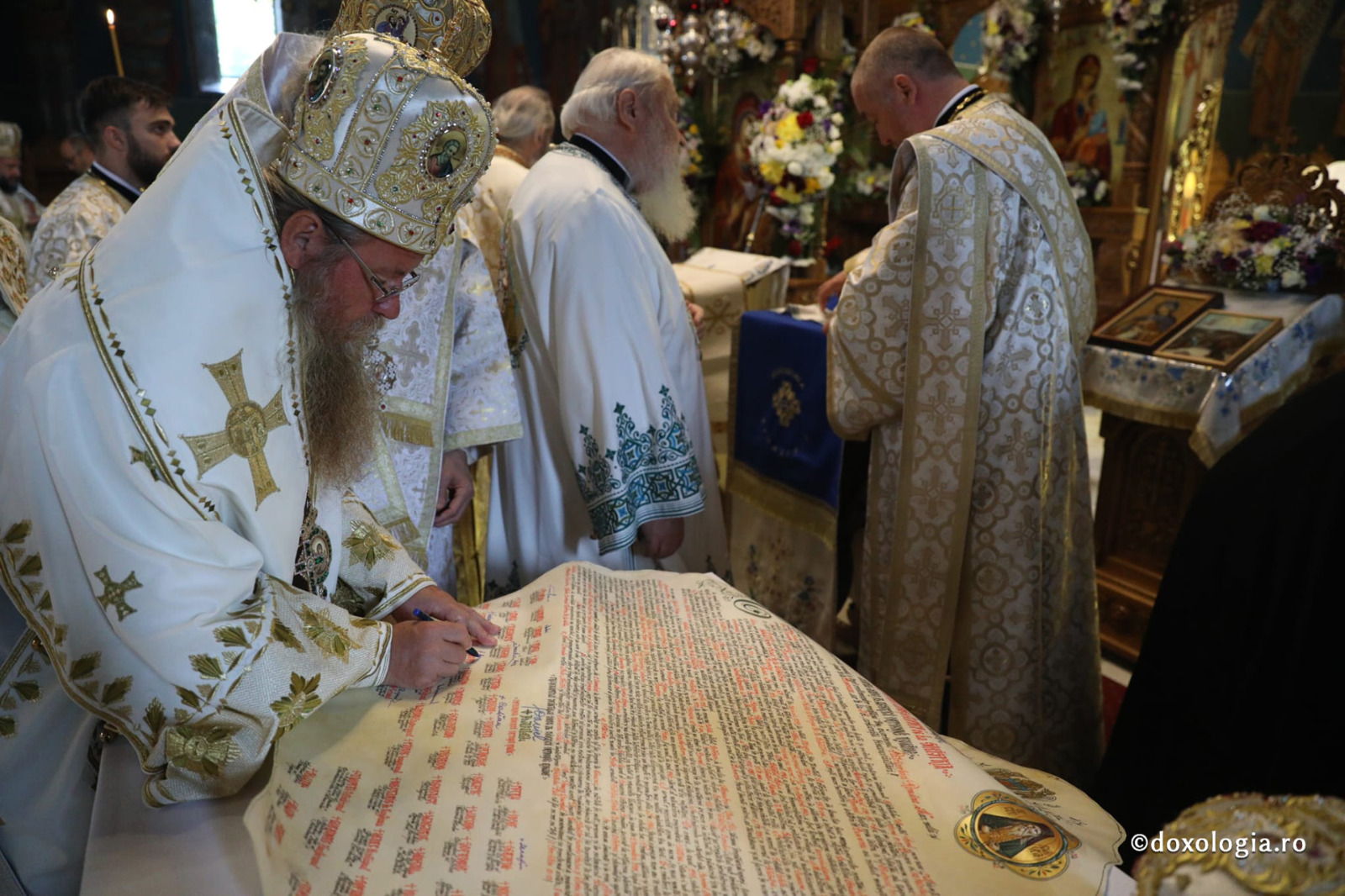 Tomos Sinodal al Bisericii Ortodoxe Autocefale Române pentru Proclamarea Canonizării Sfinților Cuvioși Paisie și Cleopa de la Sihăstria