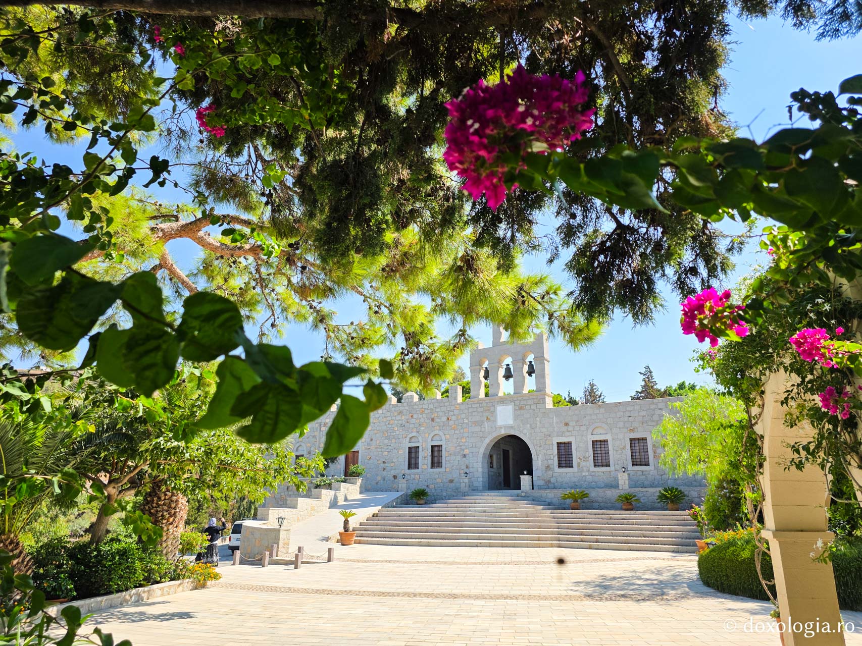 Mănăstirea „Buna Vestire” din Patmos, ctitoria Sfântului Amfilohie Makris / Foto: Magda Buftea Mănăstirea „Buna Vestire” din Patmos, ctitoria Sfântului Amfilohie Makris