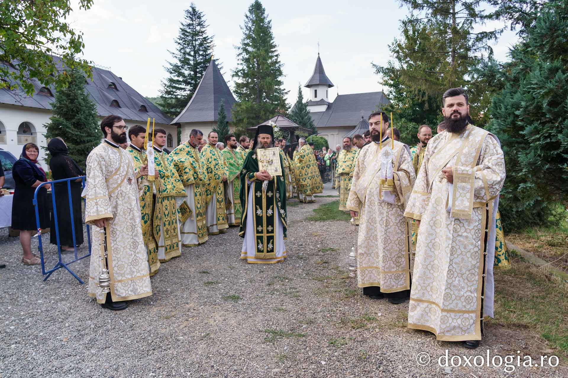 Mănăstirea Sihăstria Voronei și-a cinstit astăzi ocrotitorul, pe Sfântul Cuvios Onufrie / Foto: Mihail Vrăjitoru Mănăstirea Sihăstria Voronei și-a cinstit astăzi ocrotitorul, pe Sfântul Cuvios Onufrie