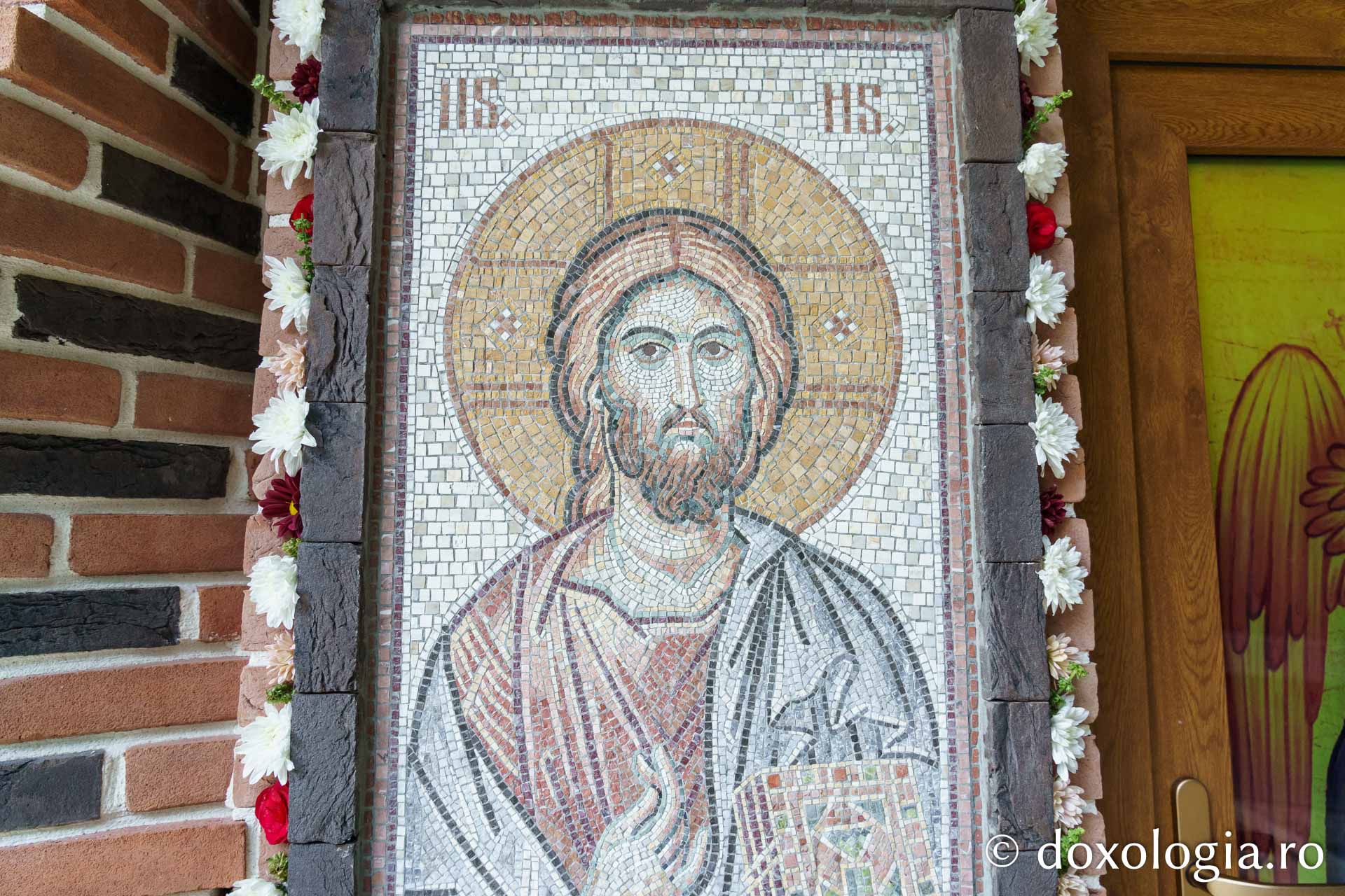 Sfințire de Altar de vară și hram la Mănăstirea „Înălțarea Sfintei Cruci” din Poiana – Brusturi / Foto: Mihail Vrăjitoru Sfințire de Altar de vară și hram la Mănăstirea „Înălțarea Sfintei Cruci” din Poiana – Brusturi