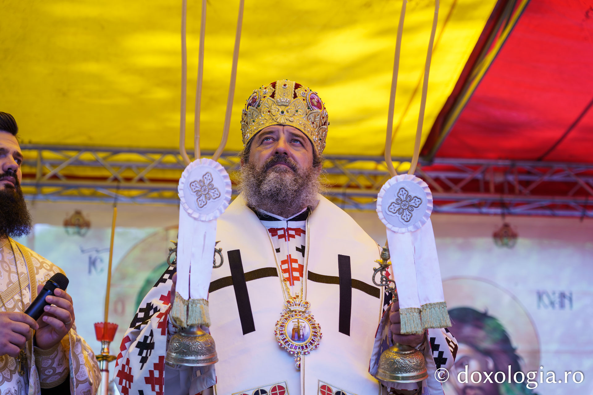 Sfințire de Altar de vară și hram la Mănăstirea „Înălțarea Sfintei Cruci” din Poiana – Brusturi / Foto: Mihail Vrăjitoru Sfințire de Altar de vară și hram la Mănăstirea „Înălțarea Sfintei Cruci” din Poiana – Brusturi
