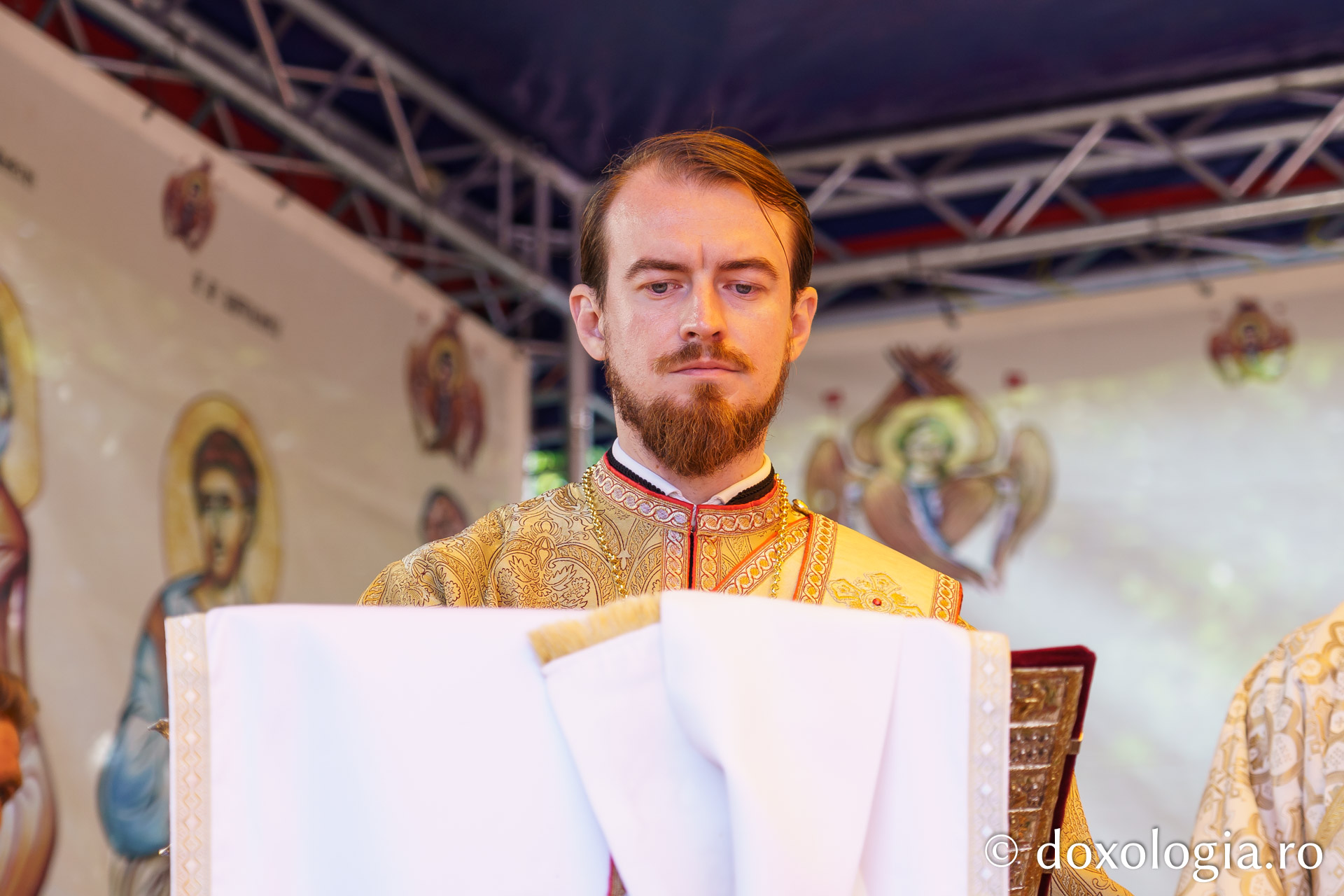 Sfințire de Altar de vară și hram la Mănăstirea „Înălțarea Sfintei Cruci” din Poiana – Brusturi / Foto: Mihail Vrăjitoru Sfințire de Altar de vară și hram la Mănăstirea „Înălțarea Sfintei Cruci” din Poiana – Brusturi