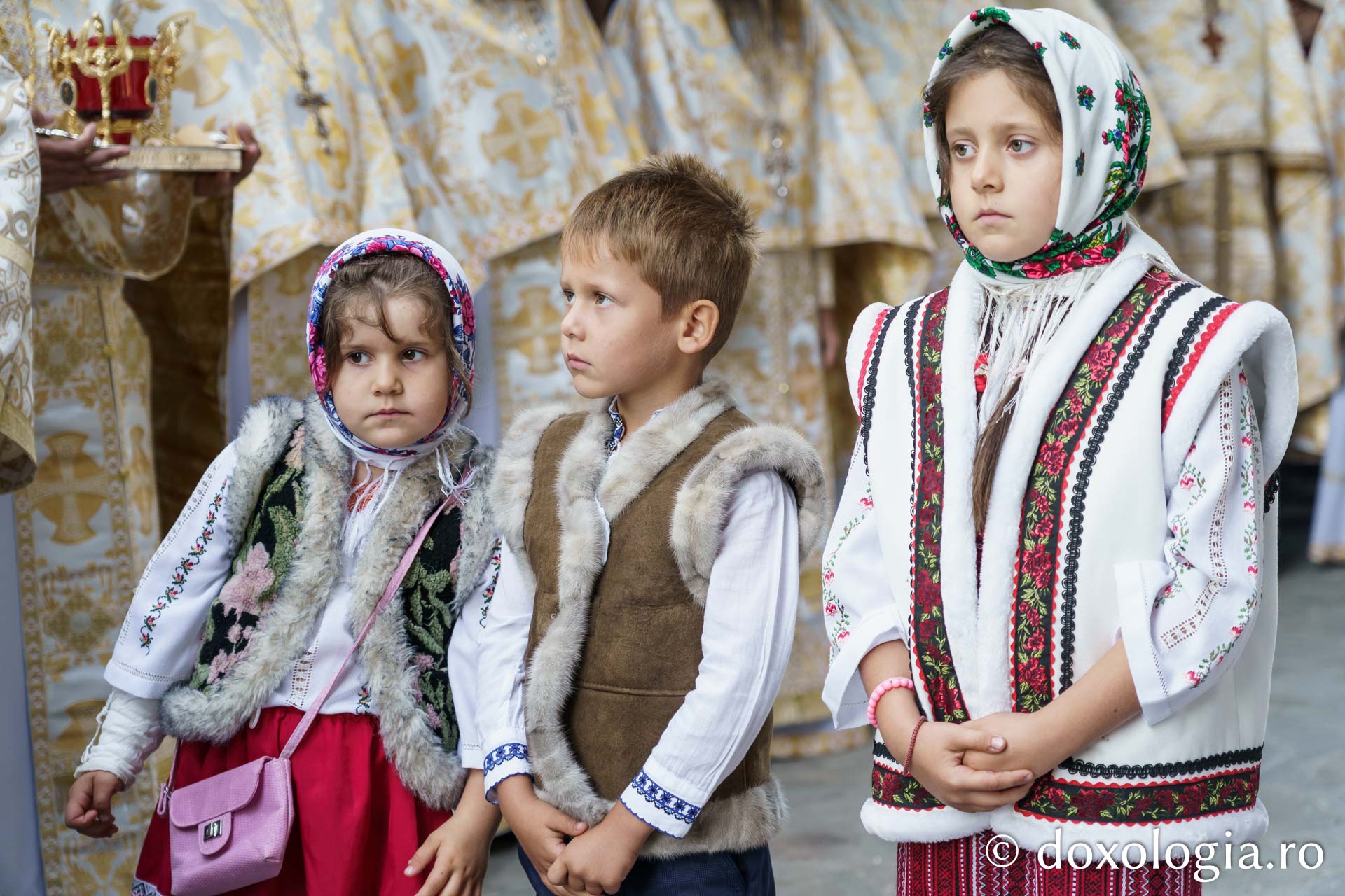 Sfințire de Altar de vară și hram la Mănăstirea „Înălțarea Sfintei Cruci” din Poiana – Brusturi / Foto: Mihail Vrăjitoru Sfințire de Altar de vară și hram la Mănăstirea „Înălțarea Sfintei Cruci” din Poiana – Brusturi