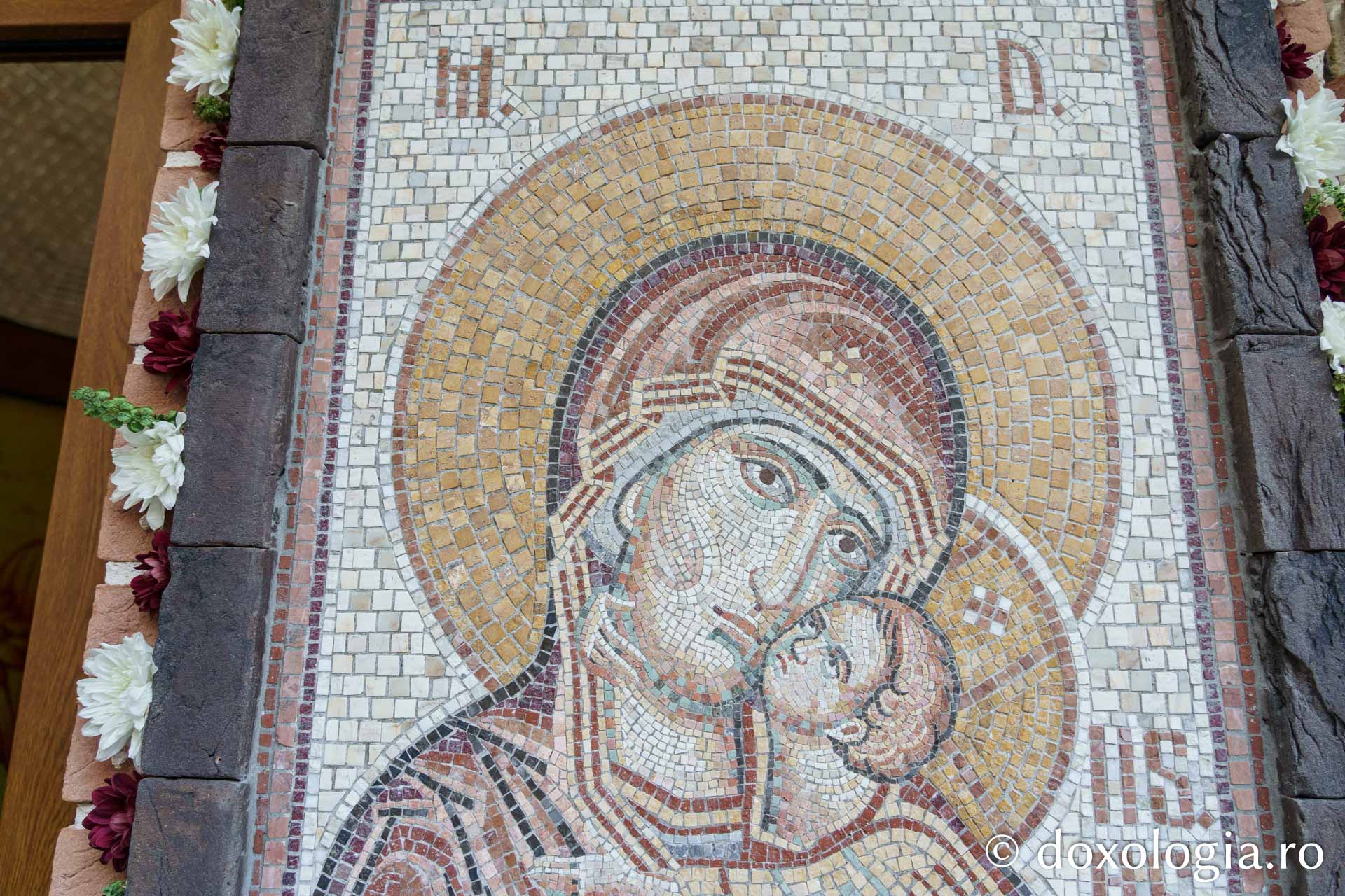 Sfințire de Altar de vară și hram la Mănăstirea „Înălțarea Sfintei Cruci” din Poiana – Brusturi / Foto: Mihail Vrăjitoru Sfințire de Altar de vară și hram la Mănăstirea „Înălțarea Sfintei Cruci” din Poiana – Brusturi