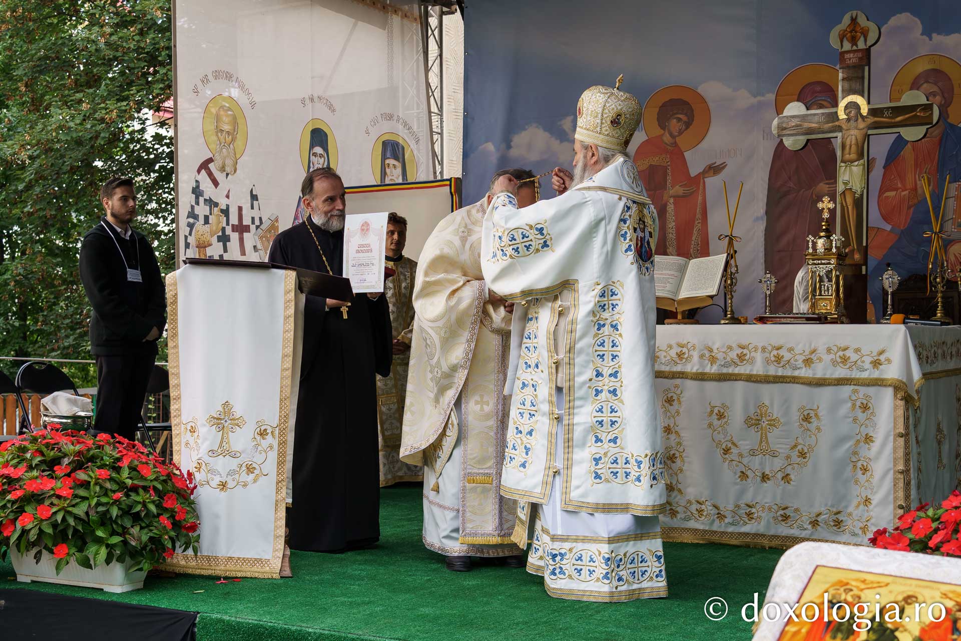 Resfințirea bisericii „Sfântul Mare Mucenic Pantelimon” din Iași, un prilej de mare bucurie pentru credincioși