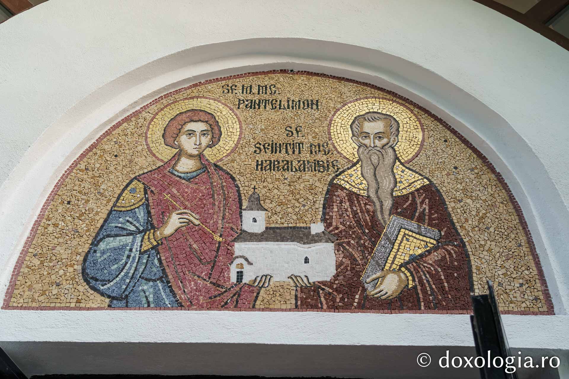 Resfințirea bisericii „Sfântul Mare Mucenic Pantelimon” din Iași, un prilej de mare bucurie pentru credincioși