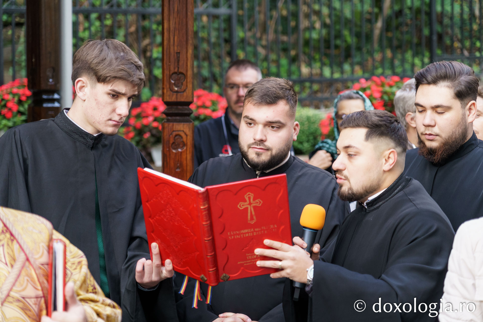 Resfințirea bisericii „Sfântul Mare Mucenic Pantelimon” din Iași, un prilej de mare bucurie pentru credincioși