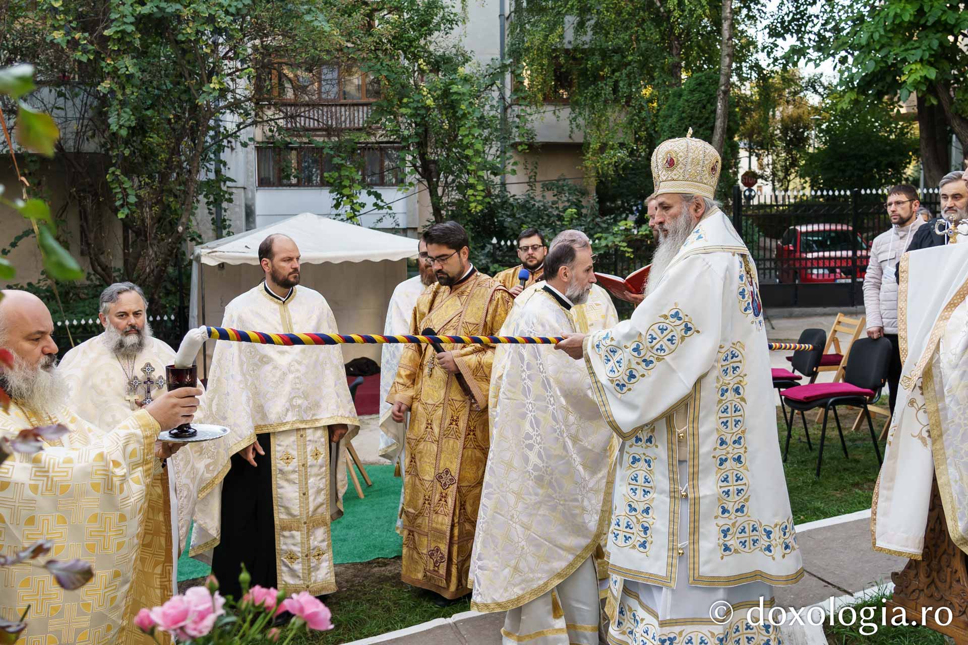 Resfințirea bisericii „Sfântul Mare Mucenic Pantelimon” din Iași, un prilej de mare bucurie pentru credincioși