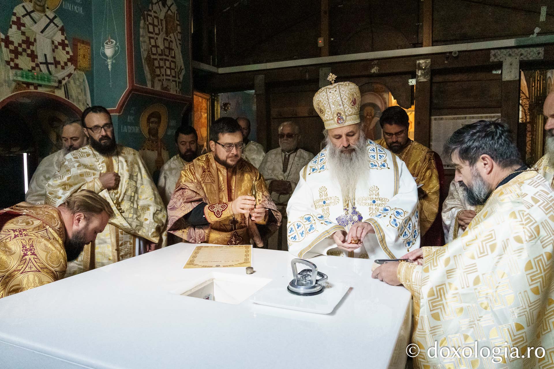 Resfințirea bisericii „Sfântul Mare Mucenic Pantelimon” din Iași, un prilej de mare bucurie pentru credincioși