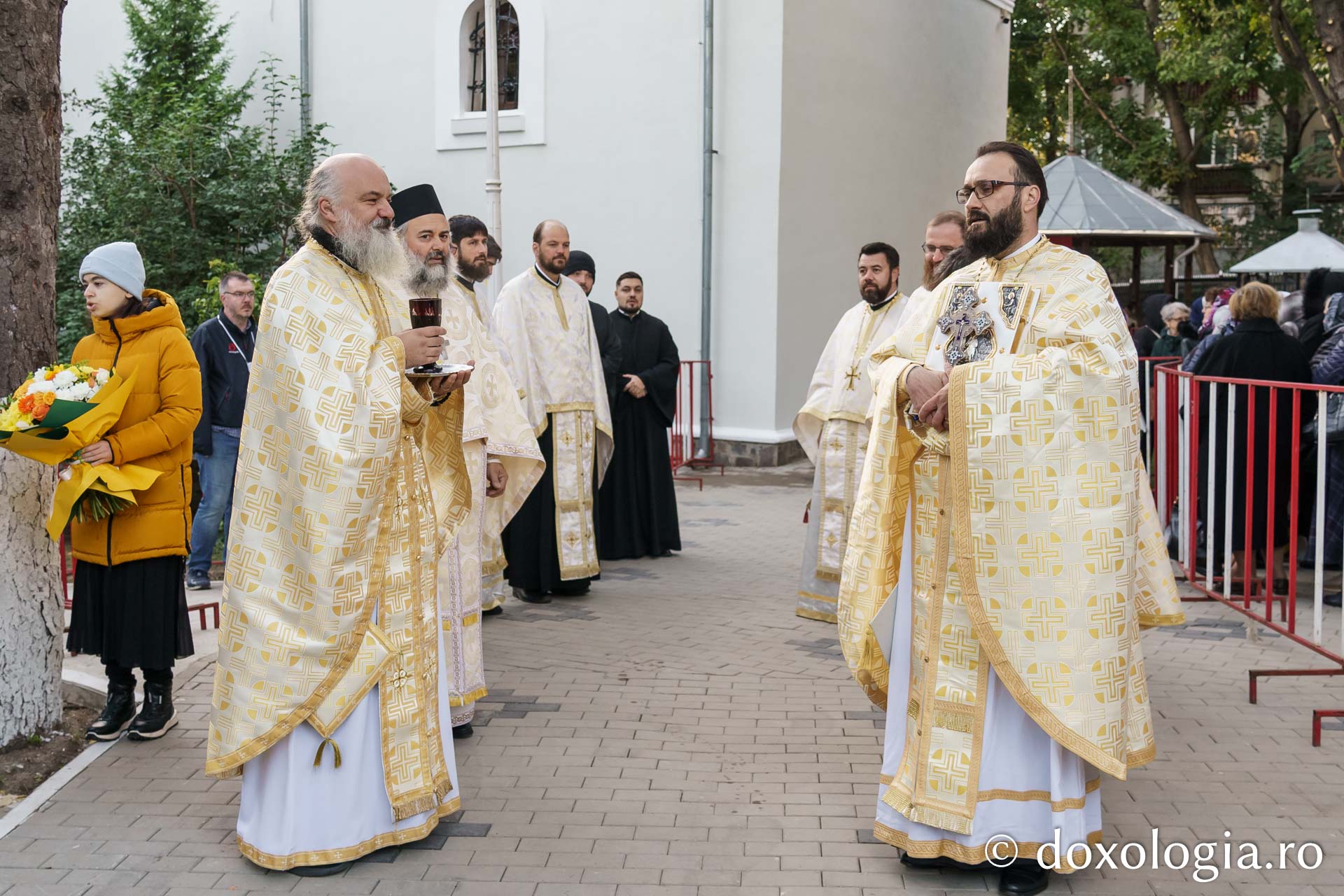 Resfințirea bisericii „Sfântul Mare Mucenic Pantelimon” din Iași, un prilej de mare bucurie pentru credincioși