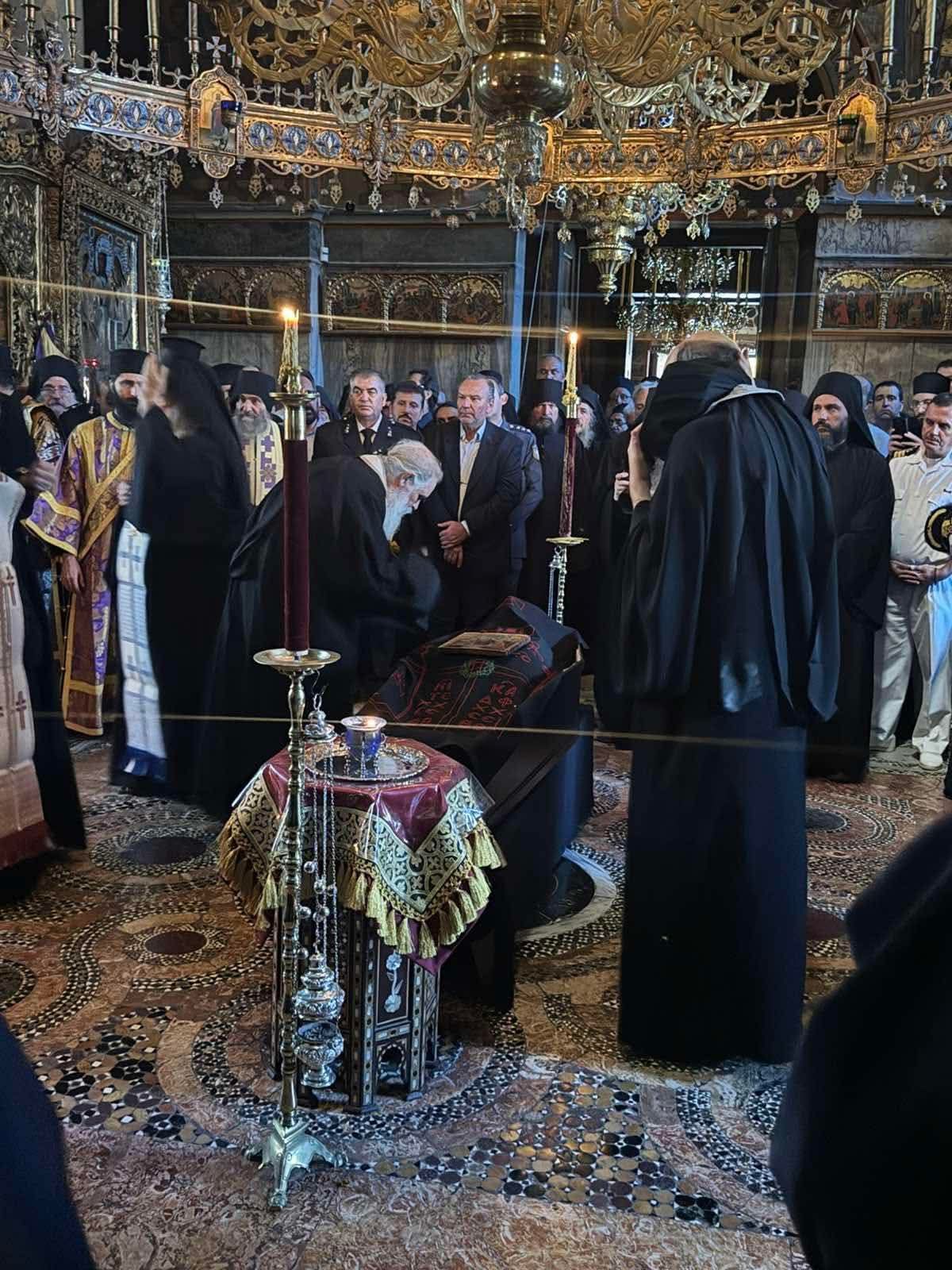 A trecut la Domnul arhimandritul Vasilios Gondikakis