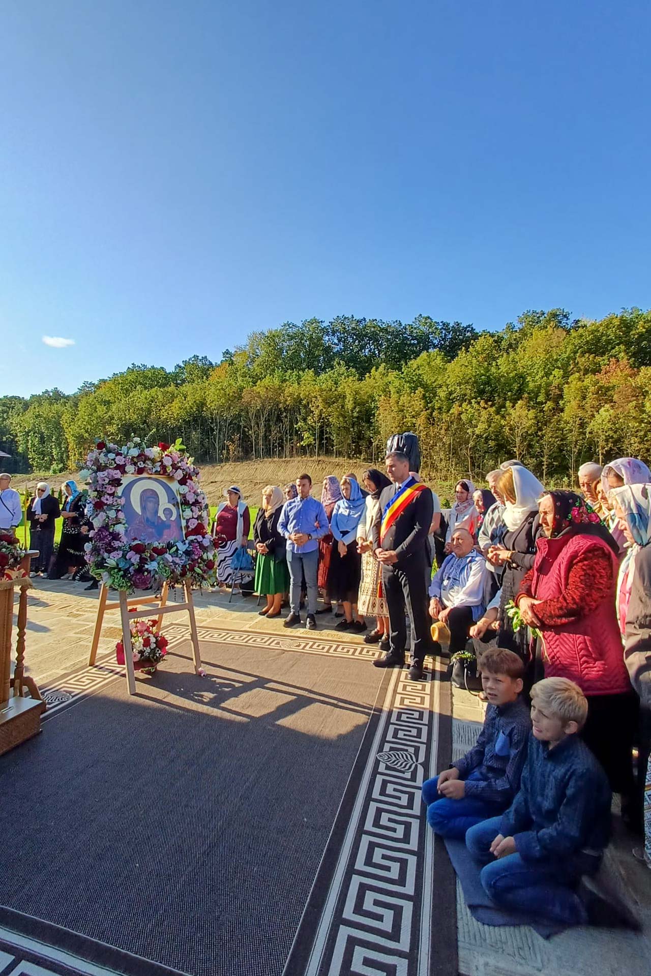 Bucurie duhovnicească la hramul Mănăstirii „Înălțarea Sfintei Cruci” – Lebăda