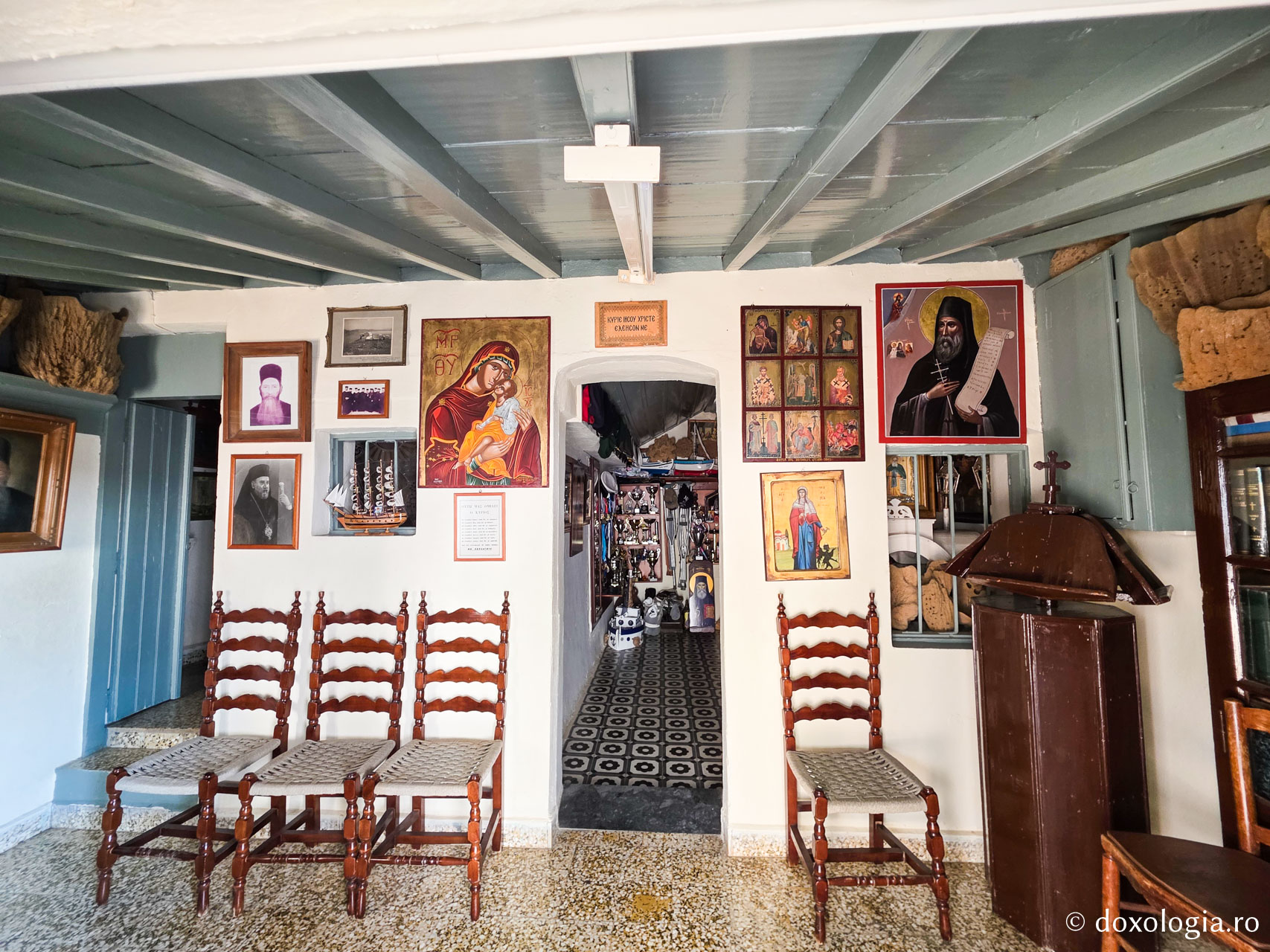 Popas duhovnicesc la Chilia Sfântului Cuvios Sava cel Nou din Kalymnos / Foto: Magda Buftea Popas duhovnicesc la Chilia Sfântului Cuvios Sava cel Nou din Kalymnos