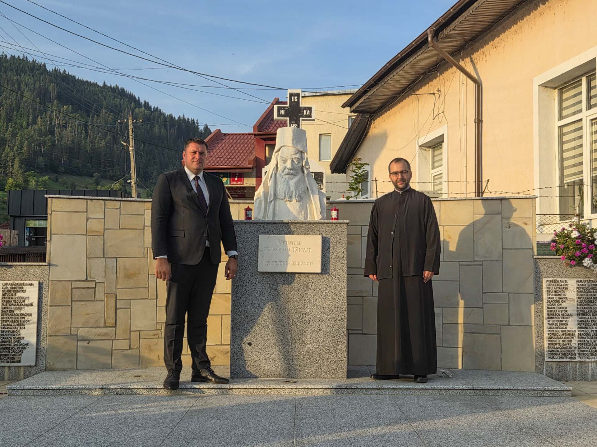 Copiii din Farcașa și Borca au primit ghiozdane noi înainte de începerea școlii Copiii din Farcașa și Borca au primit ghiozdane noi înainte de începerea școlii