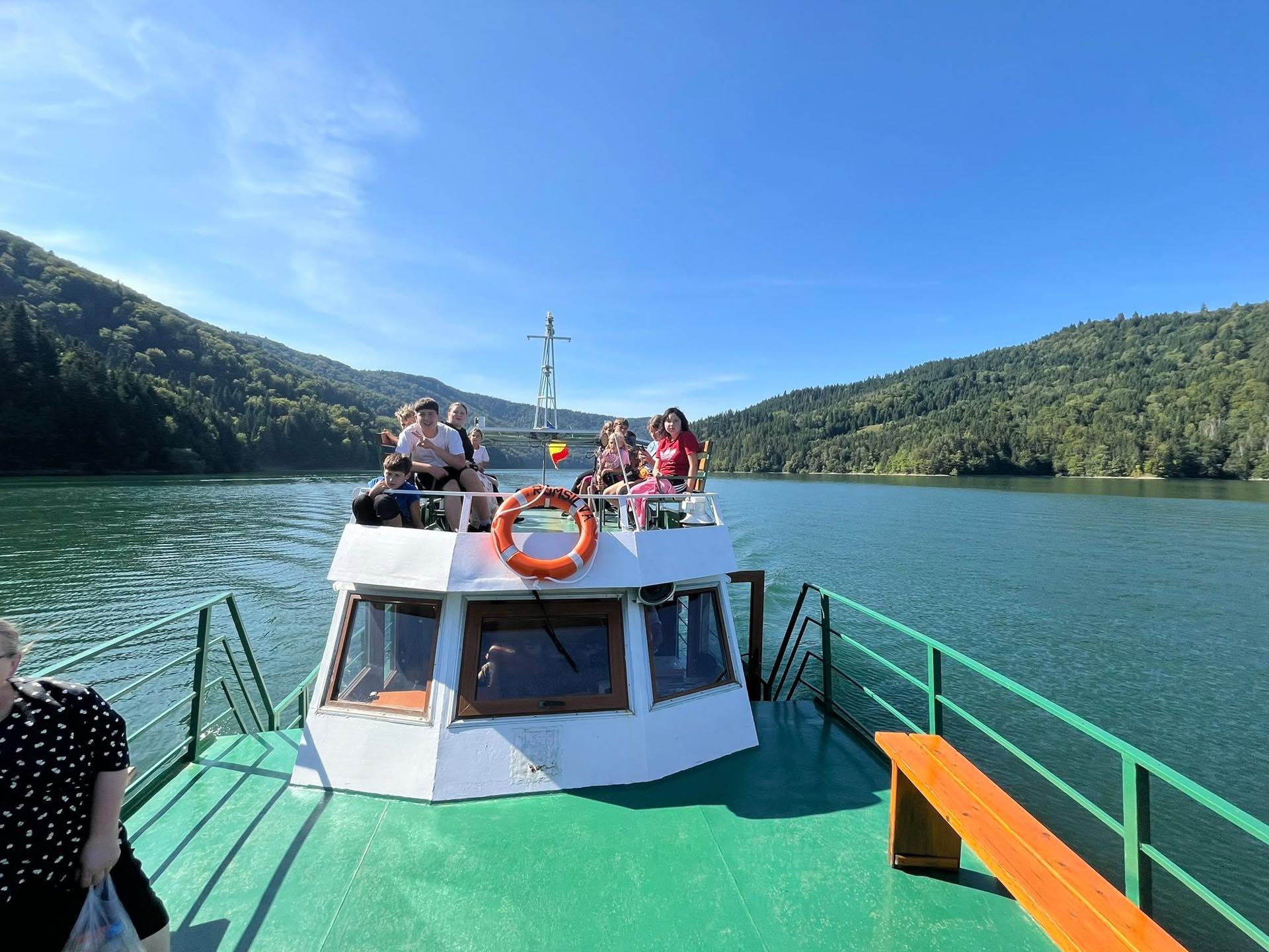 Copiii din Vladomira și Hermeziu, în excursie culturală și recreativă la Neamț