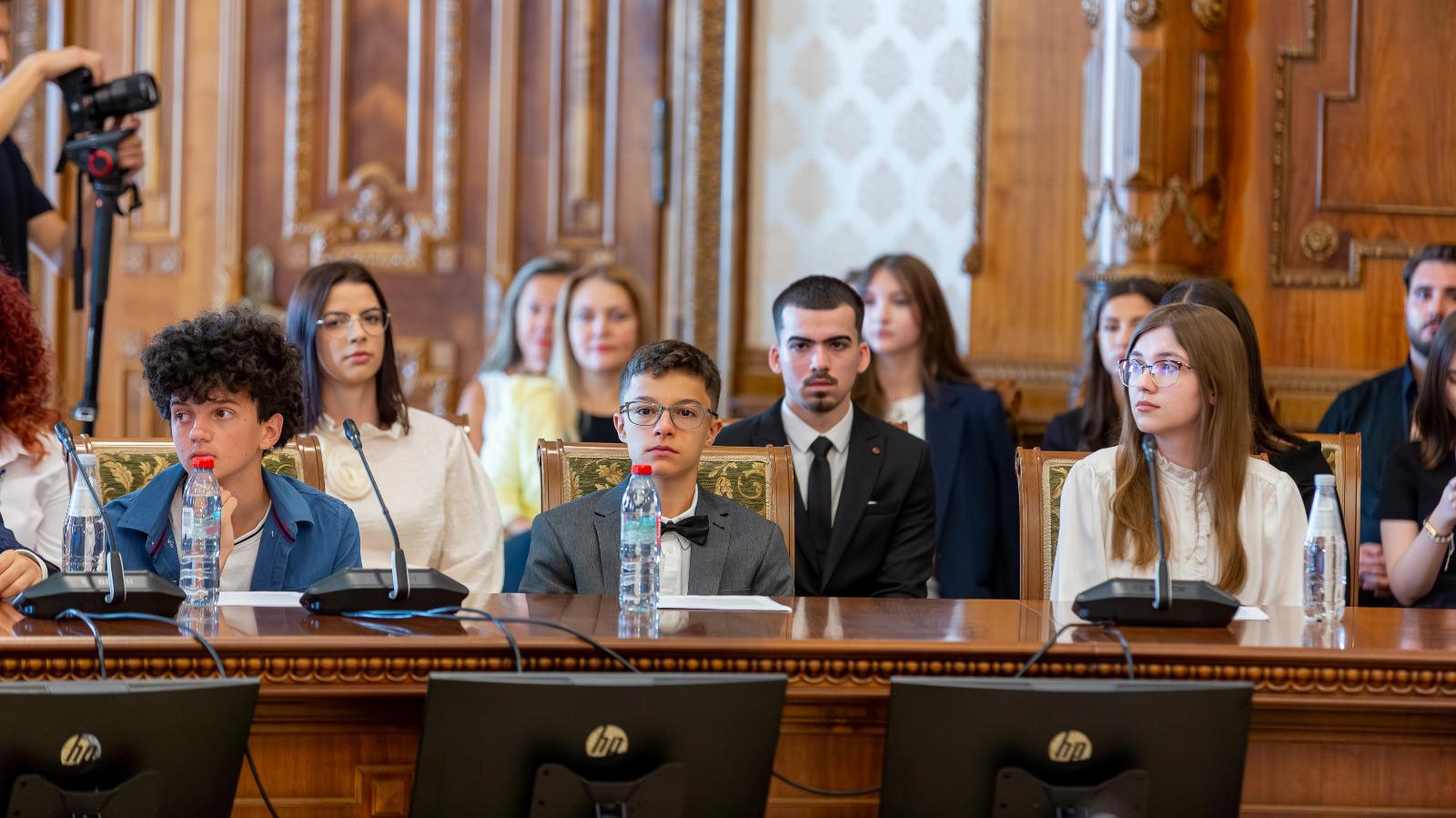 Tineri ieșeni prezenți la Gala Performanței Elevilor, Ediția a II-a, 2025