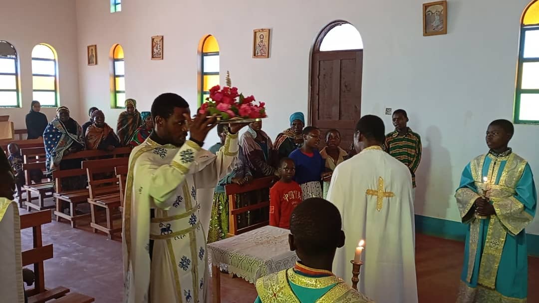 Înălțarea Sfintei Cruci – hramul parohiei din Makongati