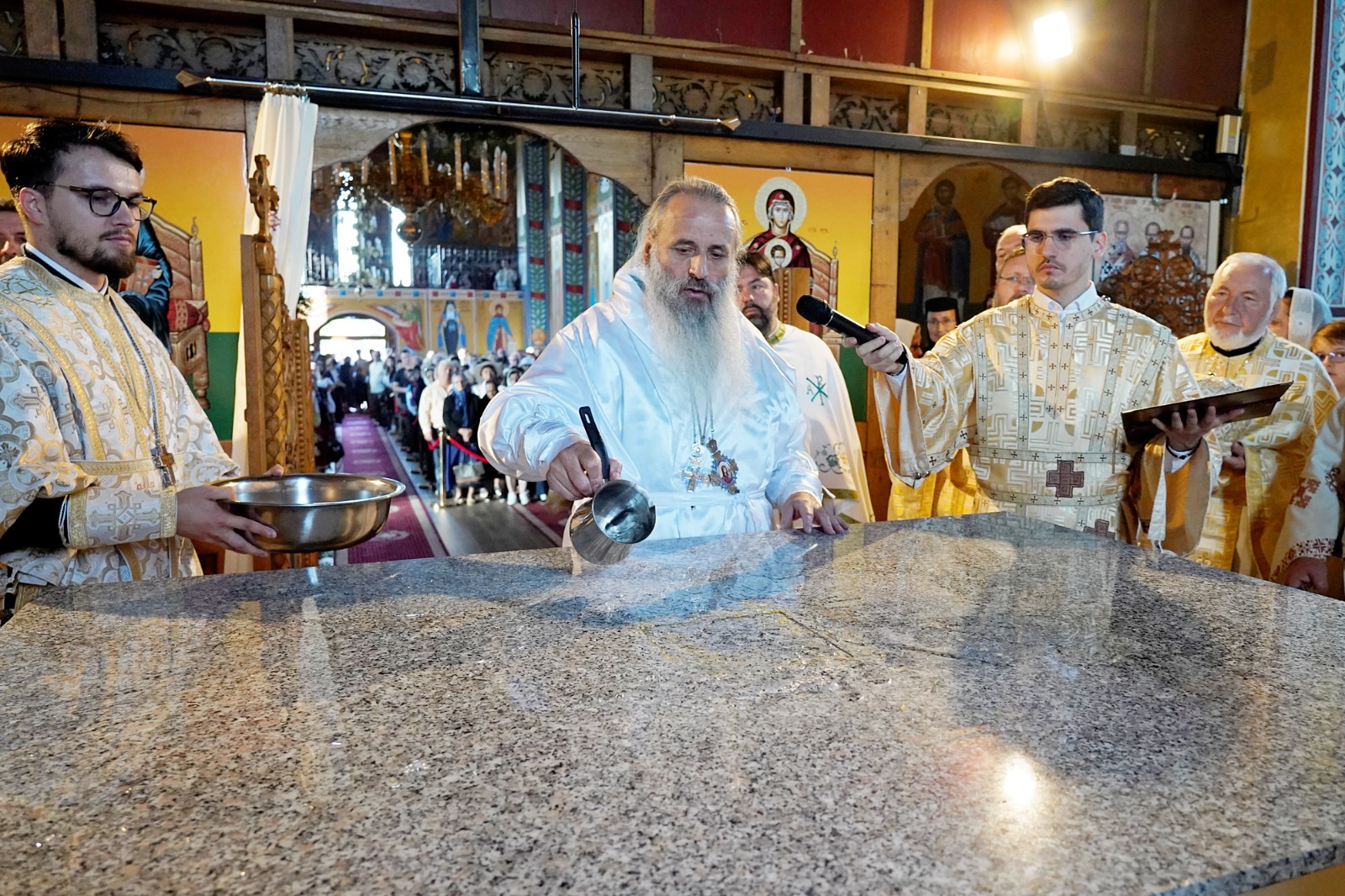 Un nou lăcaș de rugăciune pentru credincioșii din Zănești, după 25 de ani de osteneală și jertfă