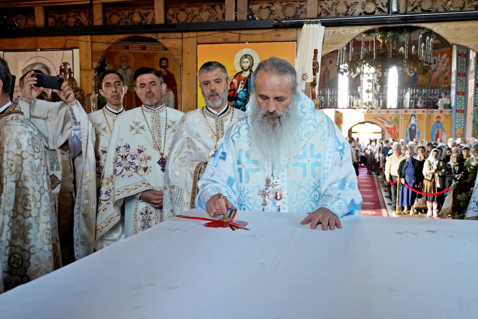 Un nou lăcaș de rugăciune pentru credincioșii din Zănești, după 25 de ani de osteneală și jertfă