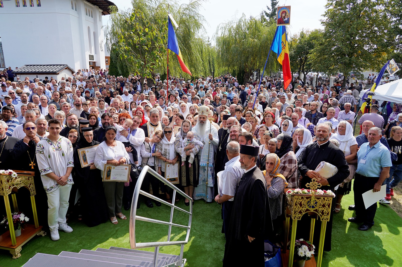 Foto: Flavius Popa Un nou lăcaș de rugăciune pentru credincioșii din Zănești, după 25 de ani de osteneală și jertfă