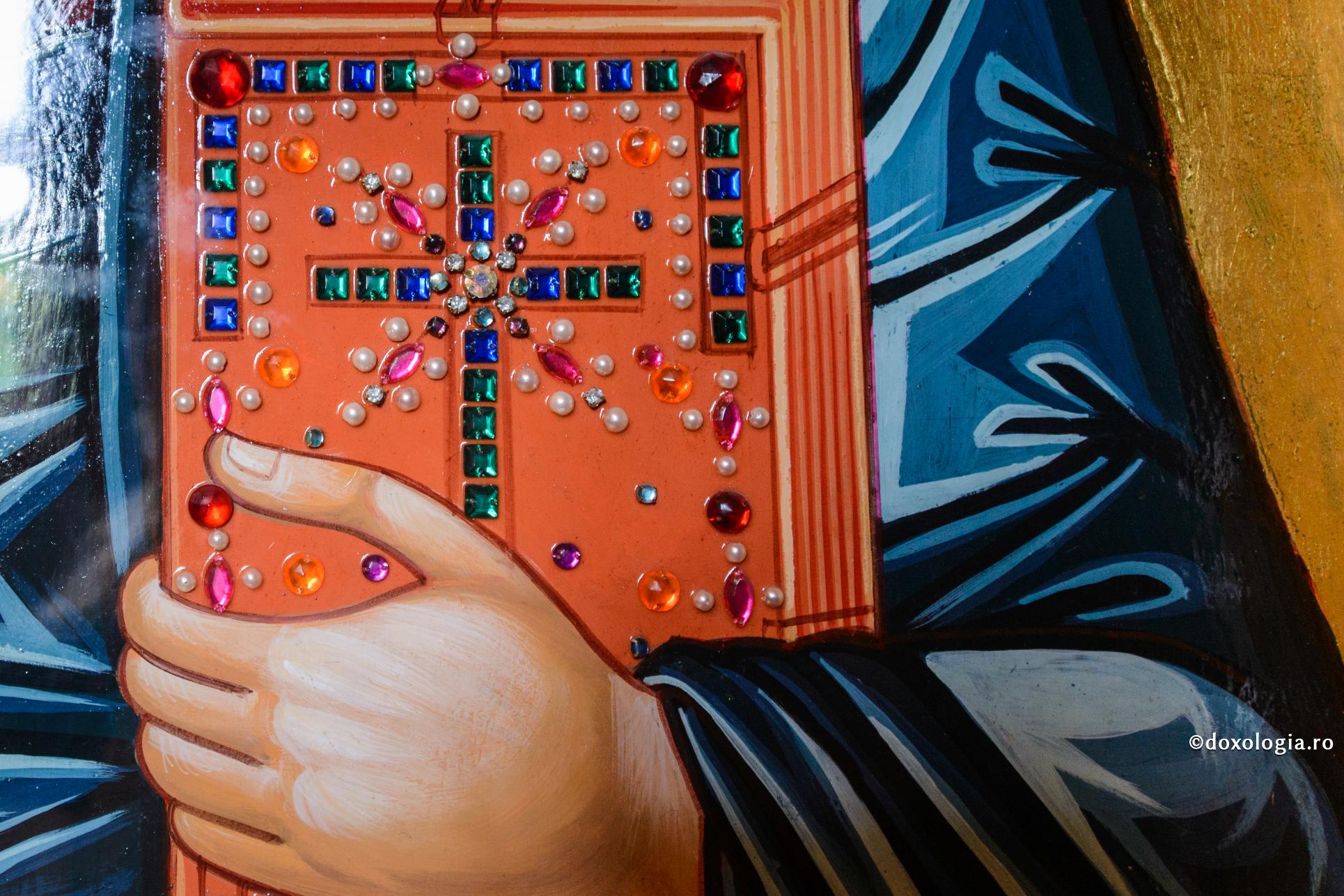 Hristos cu Evanghelia în mână