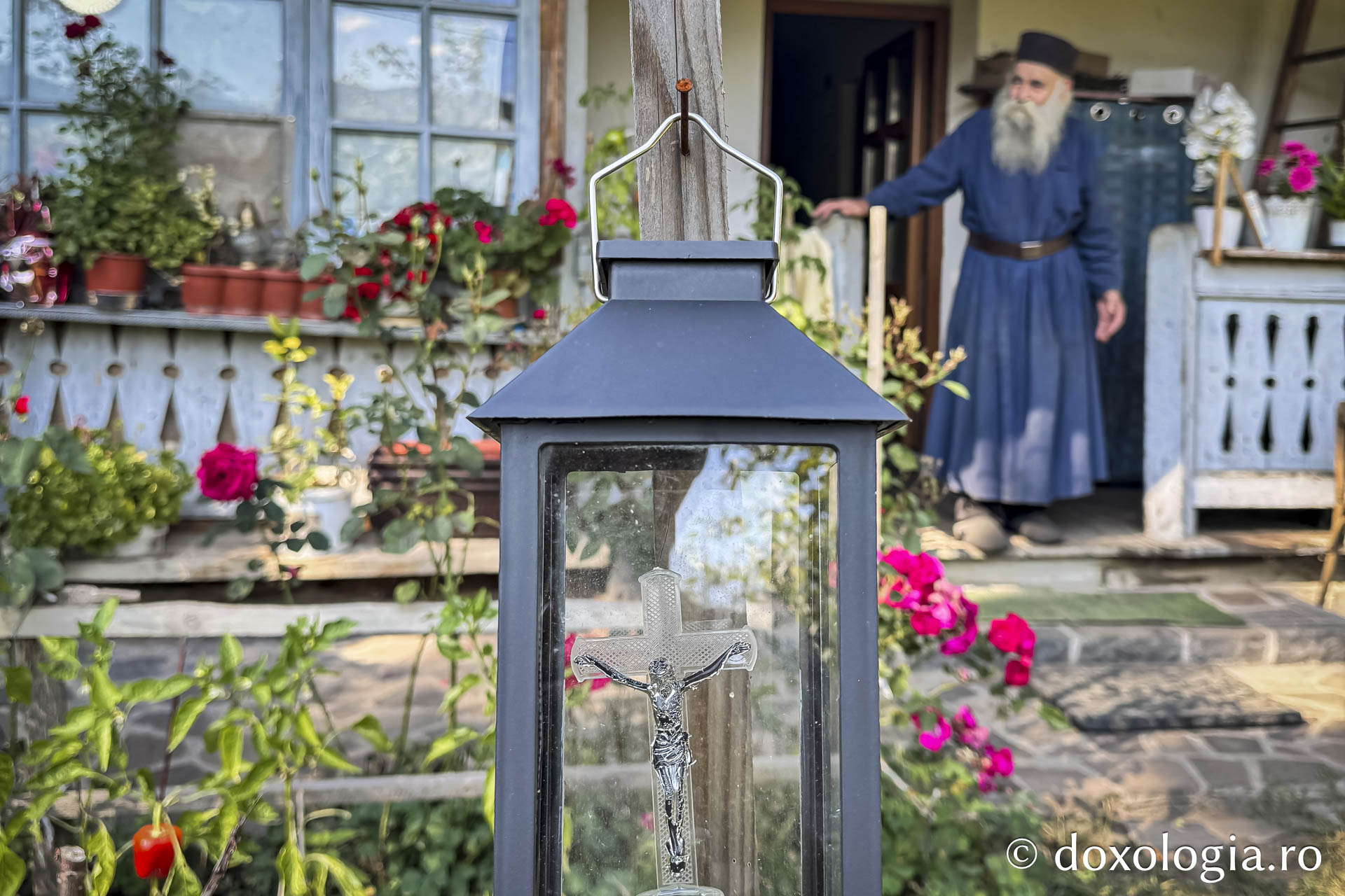 Cum am dat o tură de Rai sau despre Părintele Gavriil, grădinarul din dealul Sihăstriei