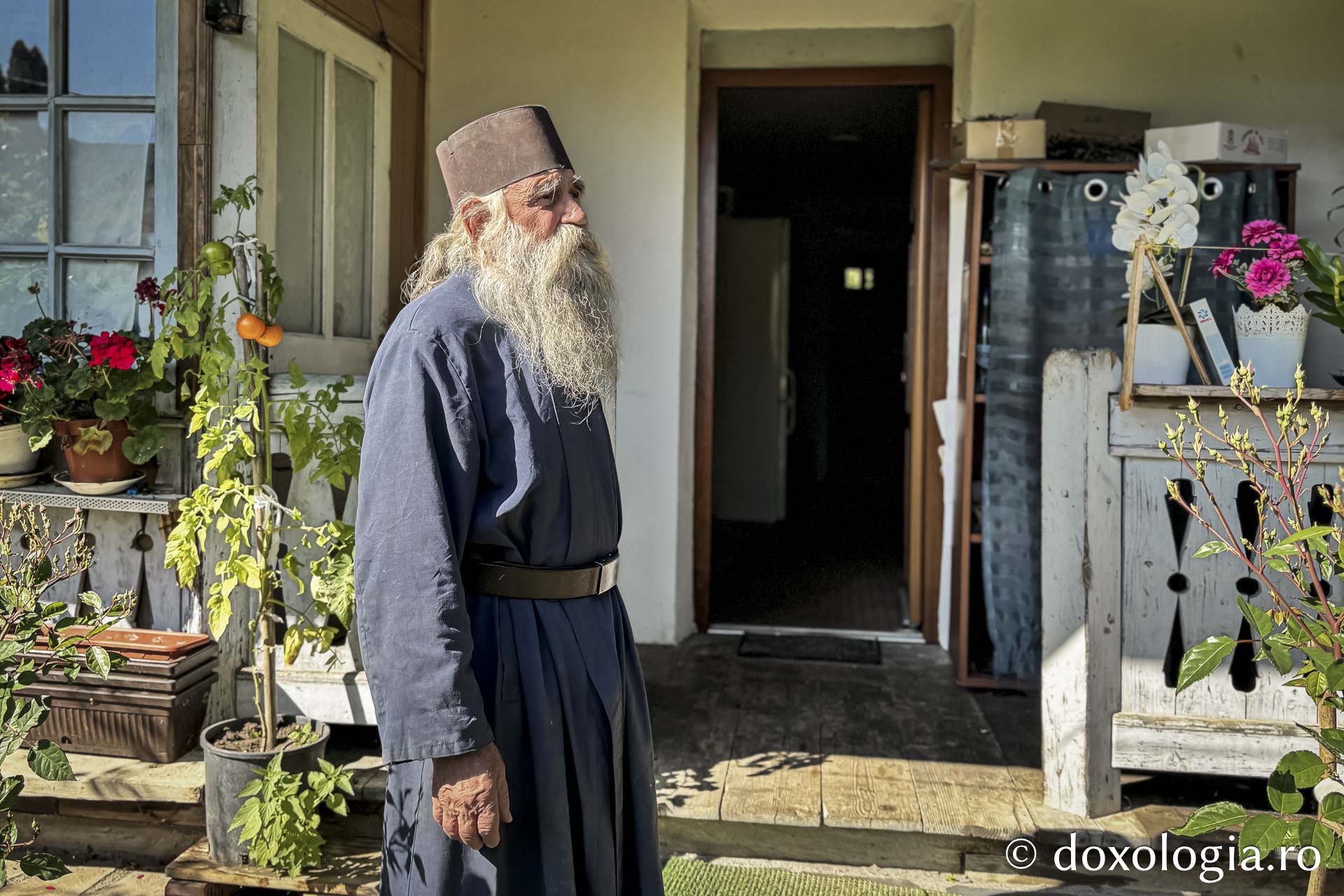 Cum am dat o tură de Rai sau despre Părintele Gavriil, grădinarul din dealul Sihăstriei