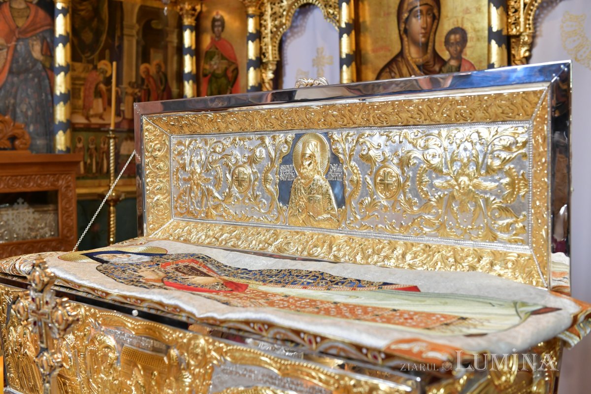 Patriarhul României a sfințit racla Sfântului Cuvios Mărturisitor Sofian de la Antim, cu trei zile înainte de canonizare / Foto: ziarullumina.ro Patriarhul României a sfințit racla Sfântului Cuvios Mărturisitor Sofian de la Antim, cu trei zile înainte de canonizare