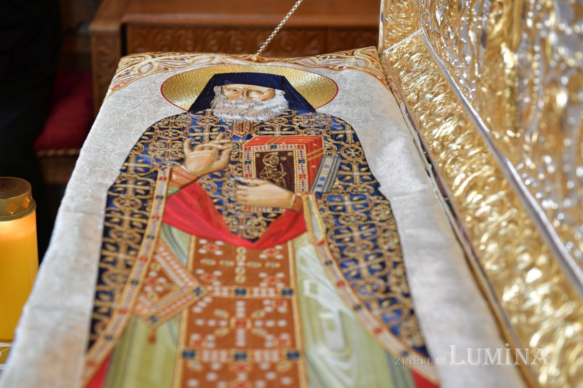 Patriarhul României a sfințit racla Sfântului Cuvios Mărturisitor Sofian de la Antim, cu trei zile înainte de canonizare / Foto: ziarullumina.ro Patriarhul României a sfințit racla Sfântului Cuvios Mărturisitor Sofian de la Antim, cu trei zile înainte de canonizare