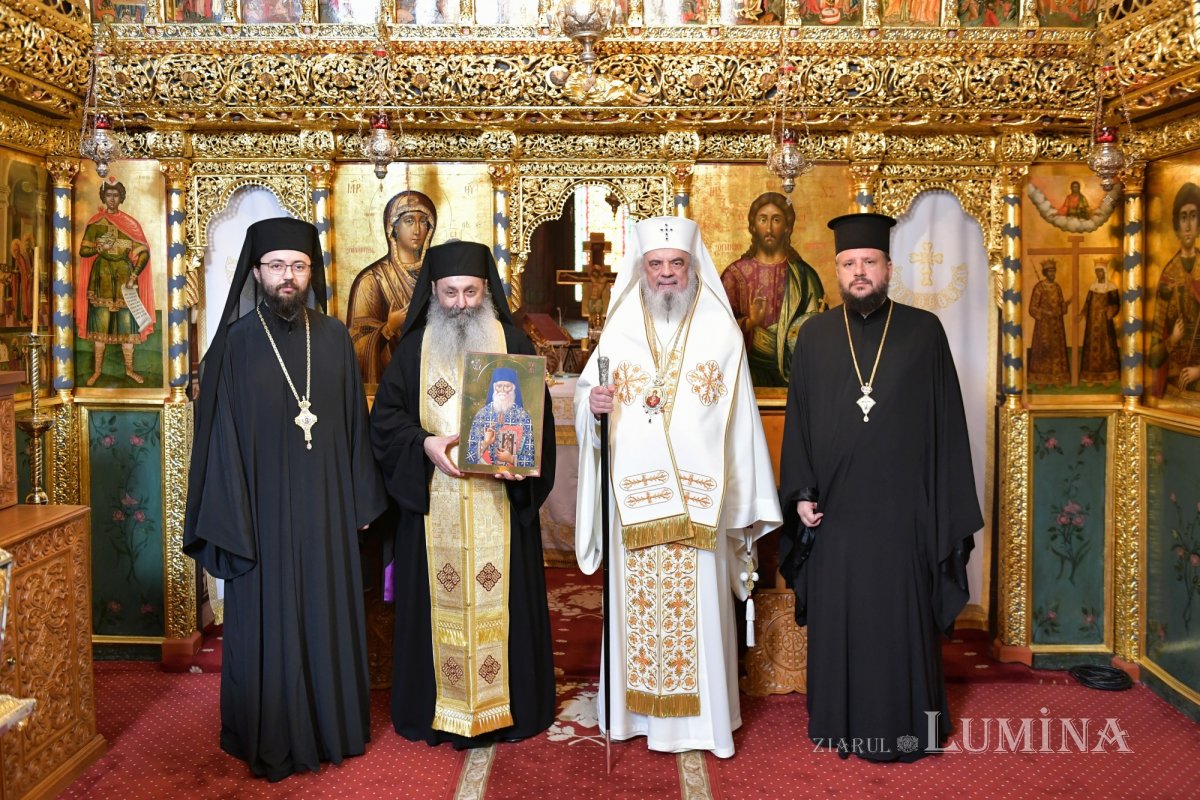Patriarhul României a sfințit racla Sfântului Cuvios Mărturisitor Sofian de la Antim, cu trei zile înainte de canonizare / Foto: ziarullumina.ro Patriarhul României a sfințit racla Sfântului Cuvios Mărturisitor Sofian de la Antim, cu trei zile înainte de canonizare