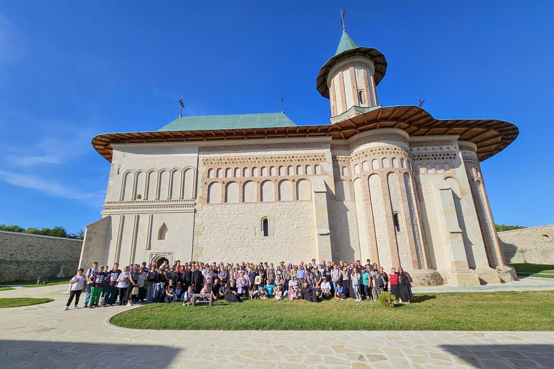 Pelerinaje pedestre la Tazlău și Vorona – drumuri ale rugăciunii și ale comuniunii frățești Pelerinaje pedestre la Tazlău și Vorona – drumuri ale rugăciunii și ale comuniunii frățești