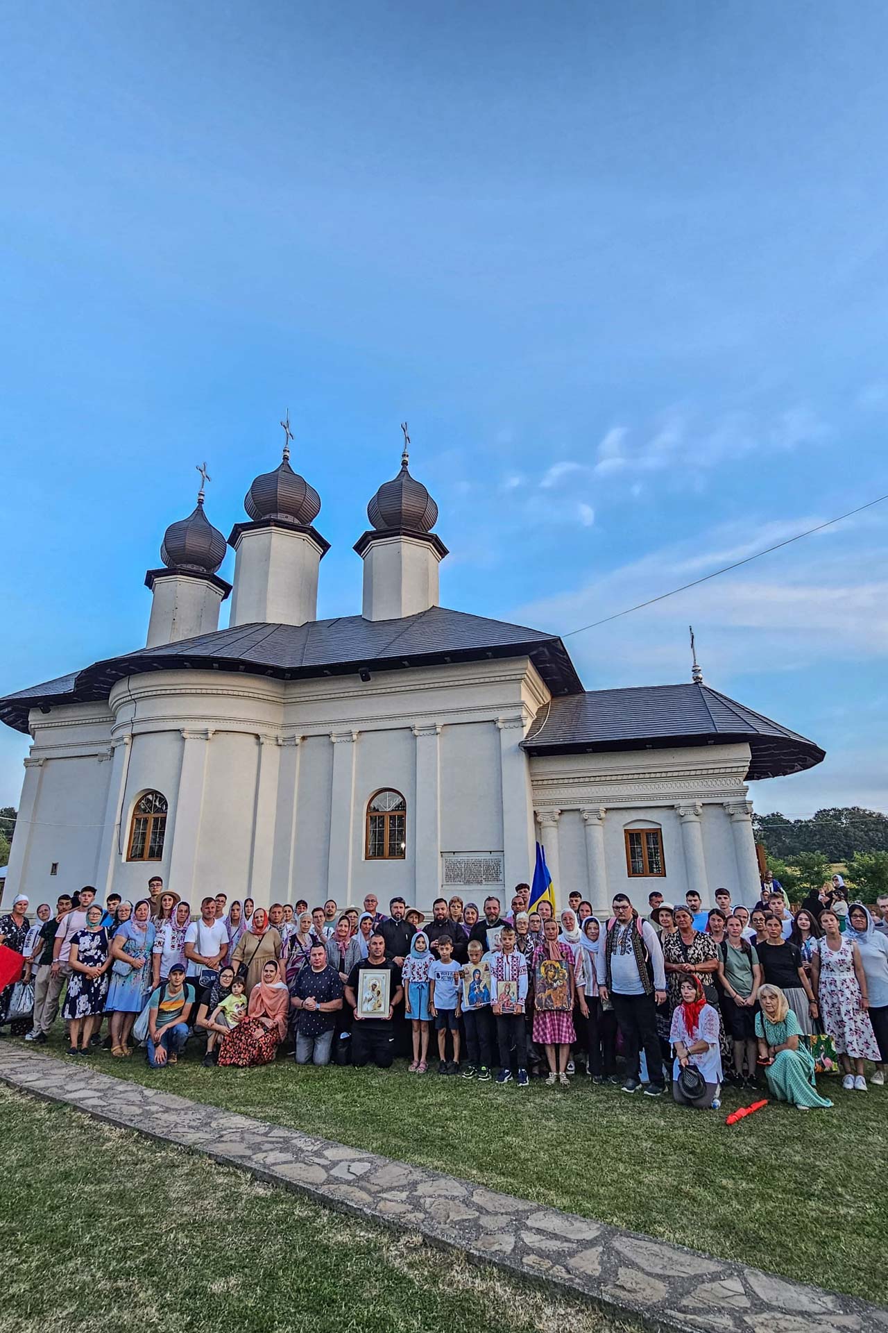 Pelerinaje pedestre la Tazlău și Vorona – drumuri ale rugăciunii și ale comuniunii frățești Pelerinaje pedestre la Tazlău și Vorona – drumuri ale rugăciunii și ale comuniunii frățești