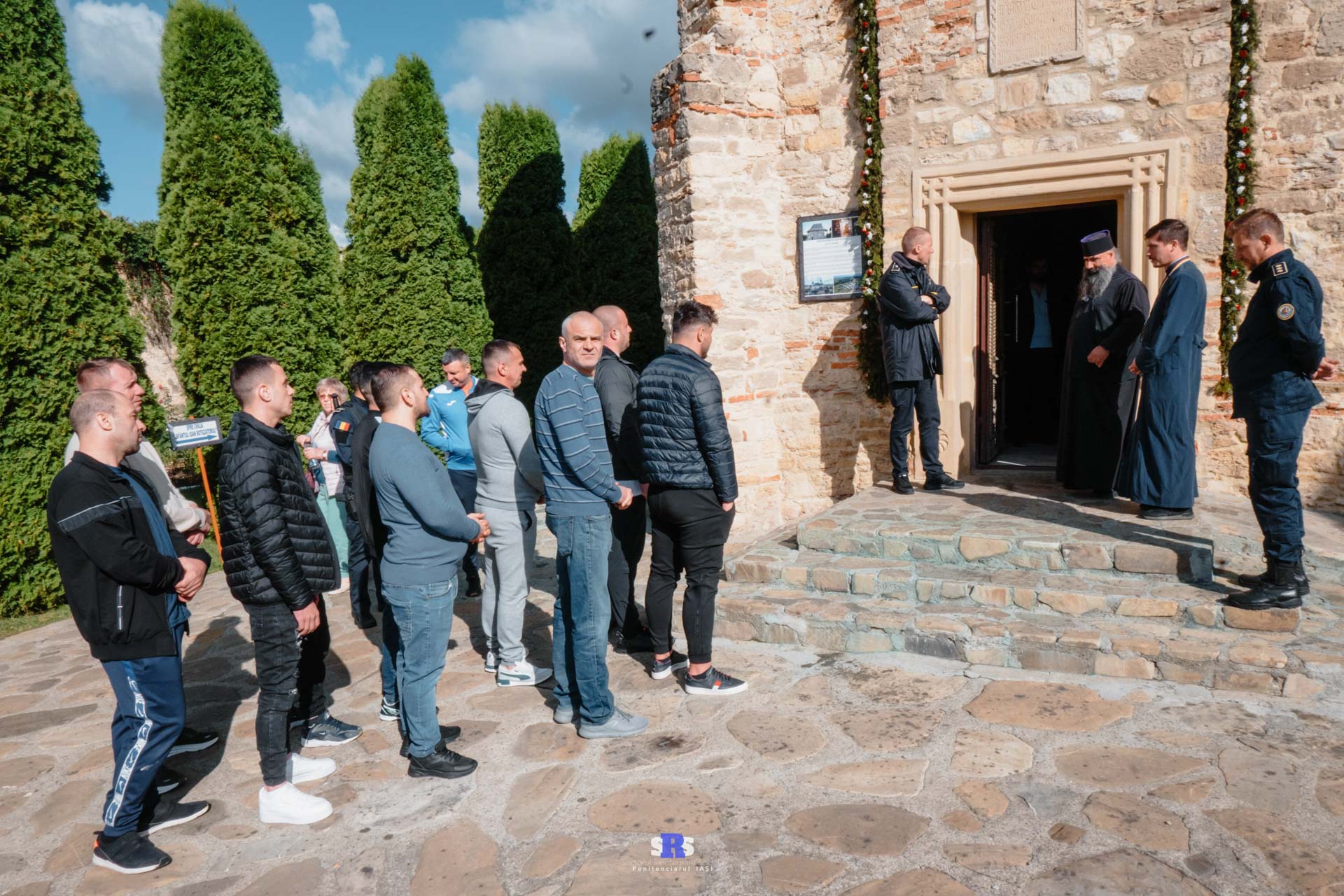 Persoane private de libertate de la Penitenciarul Iași au vizitat Mănăstirea Hadâmbu