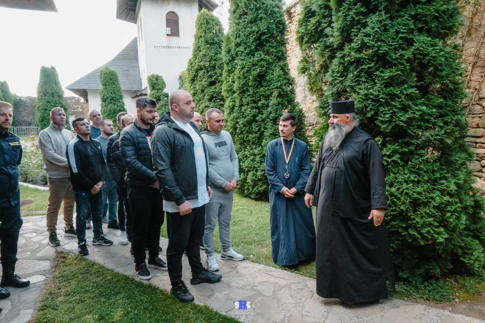 Persoane private de libertate de la Penitenciarul Iași au vizitat Mănăstirea Hadâmbu