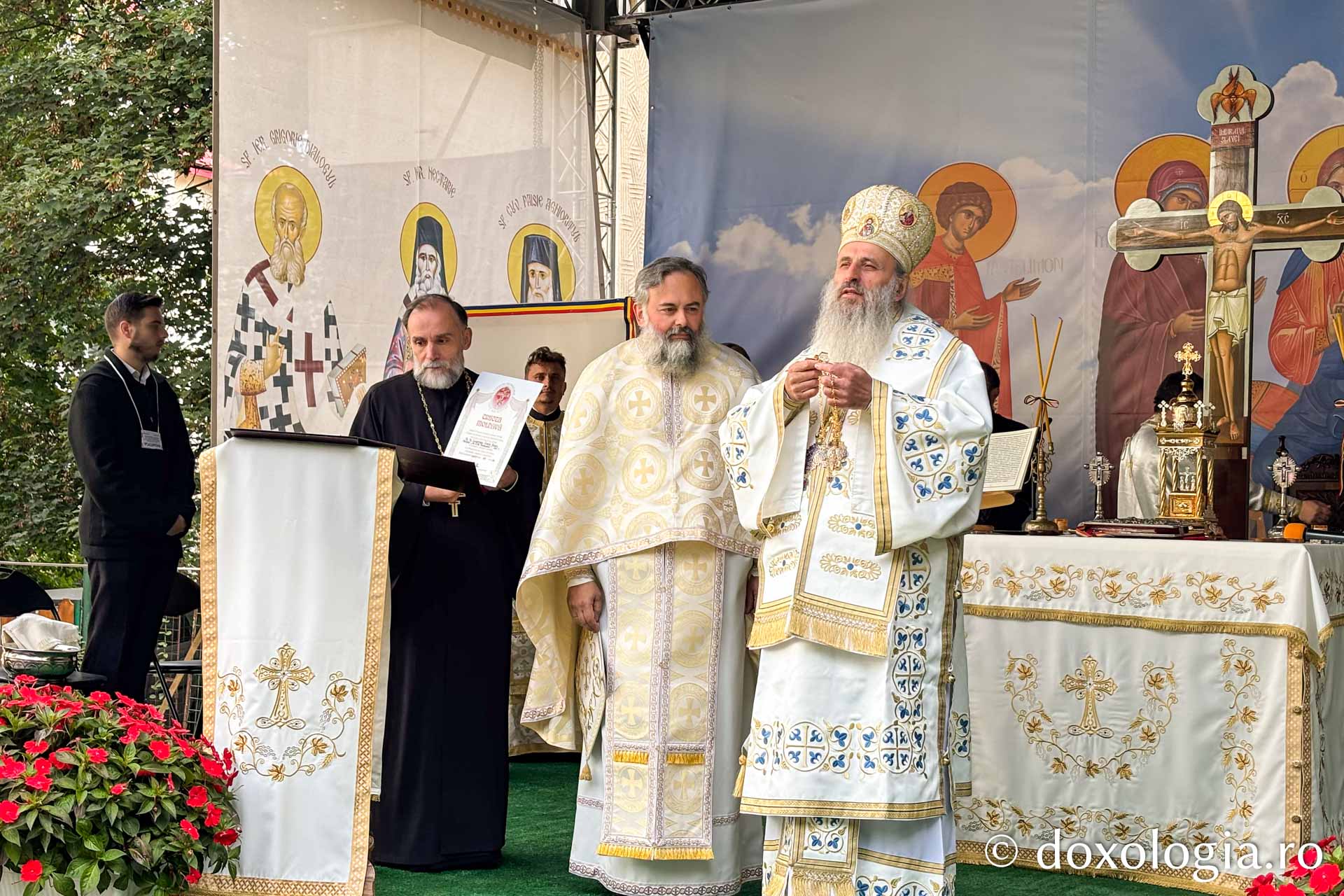 Resfințirea bisericii „Sfântul Mare Mucenic Pantelimon” din Iași, un prilej de mare bucurie pentru credincioși