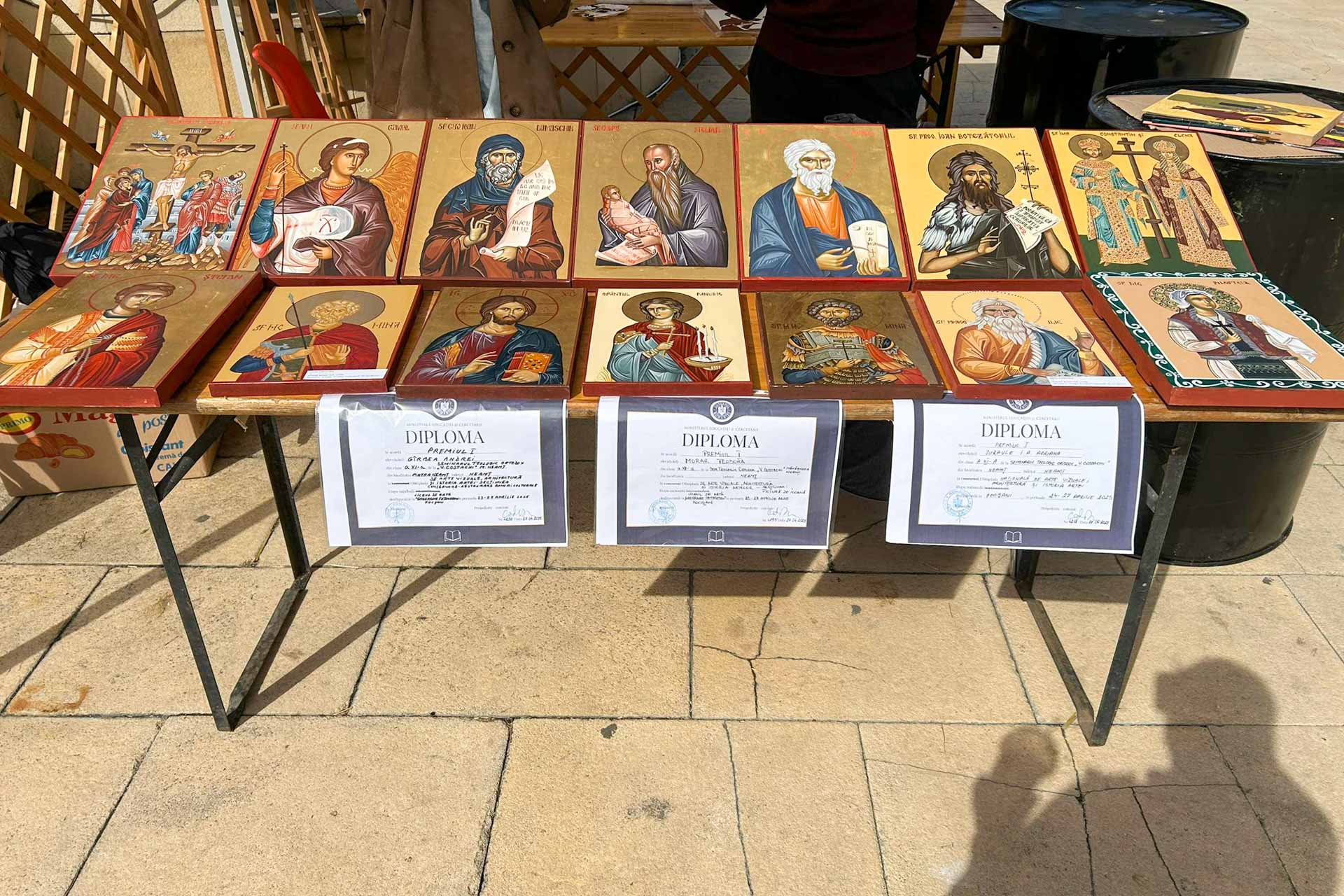 Seminarul de la Mănăstirea Neamț a adus arta sacră la Târgul de Toamnă din Piatra-Neamț