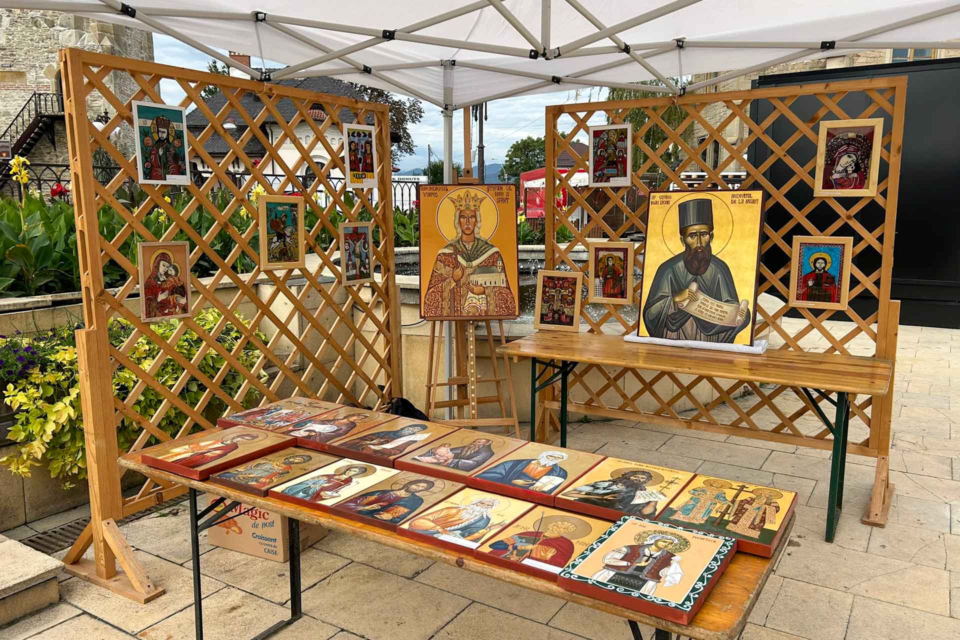 Seminarul de la Mănăstirea Neamț a adus arta sacră la Târgul de Toamnă din Piatra-Neamț