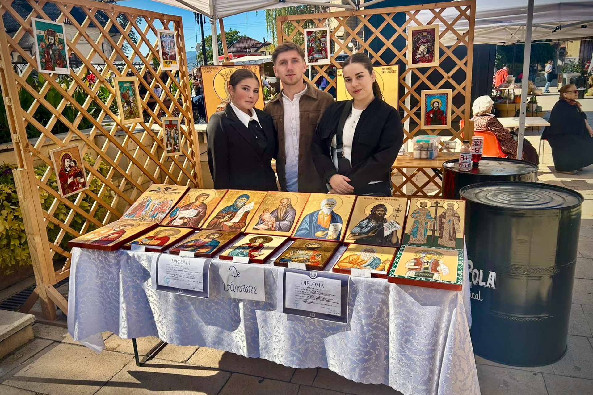 Seminarul de la Mănăstirea Neamț a adus arta sacră la Târgul de Toamnă din Piatra-Neamț