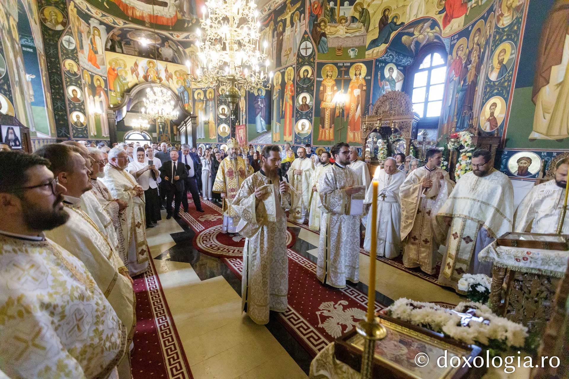 Liturghie la Parohia Cucuteni – Lețcani