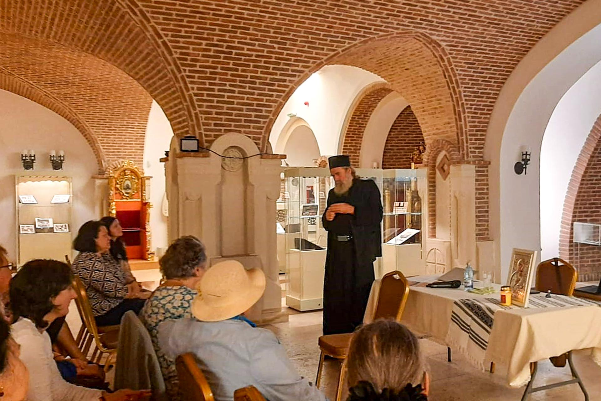 SOFR Iași a organizat o conferință cu tema „Vorbirea iresponsabilă – suferința dezbinării” SOFR Iași a organizat o conferință cu tema „Vorbirea iresponsabilă – suferința dezbinării”