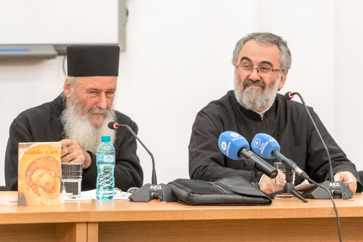 Starețul athonit Vasilios Gondikakis a trecut la Domnul / Foto: Ziarul Lumina Starețul athonit Vasilios Gondikakis și părintele Constantin Coman