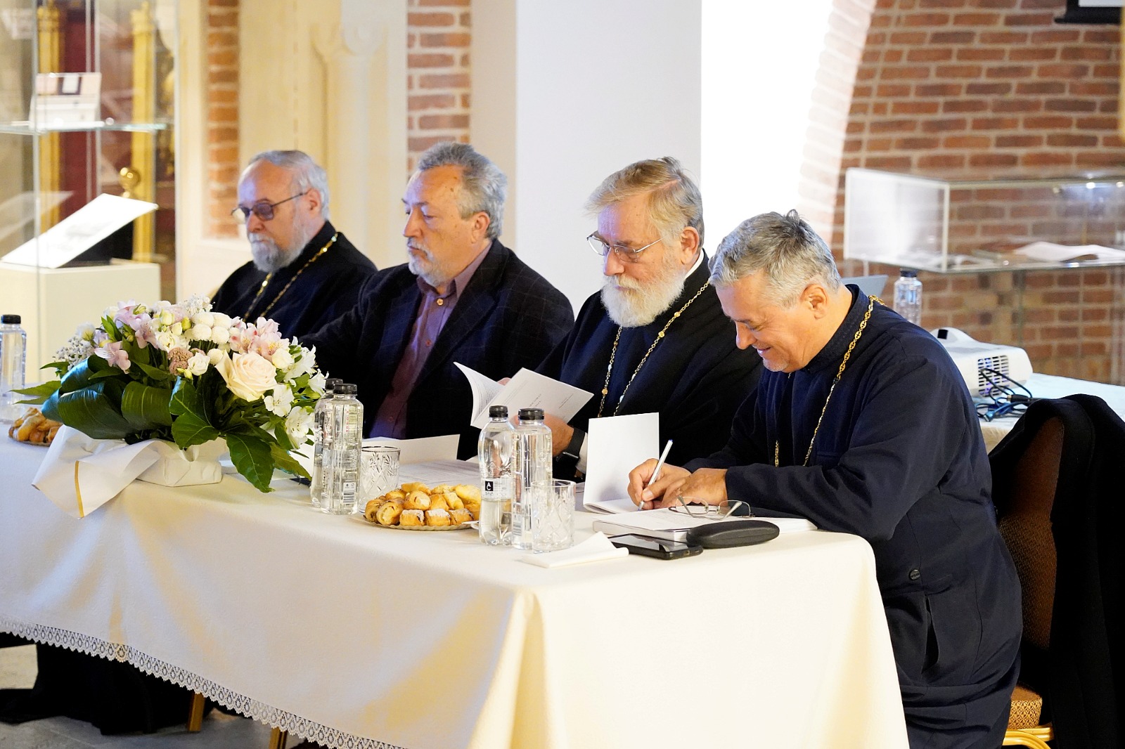 O teză de doctorat despre Sensul vieții, pornind de la reflecțiile teologice ale Sfântului Preot Dumitru Stăniloae, a fost susținută astăzi la Iași