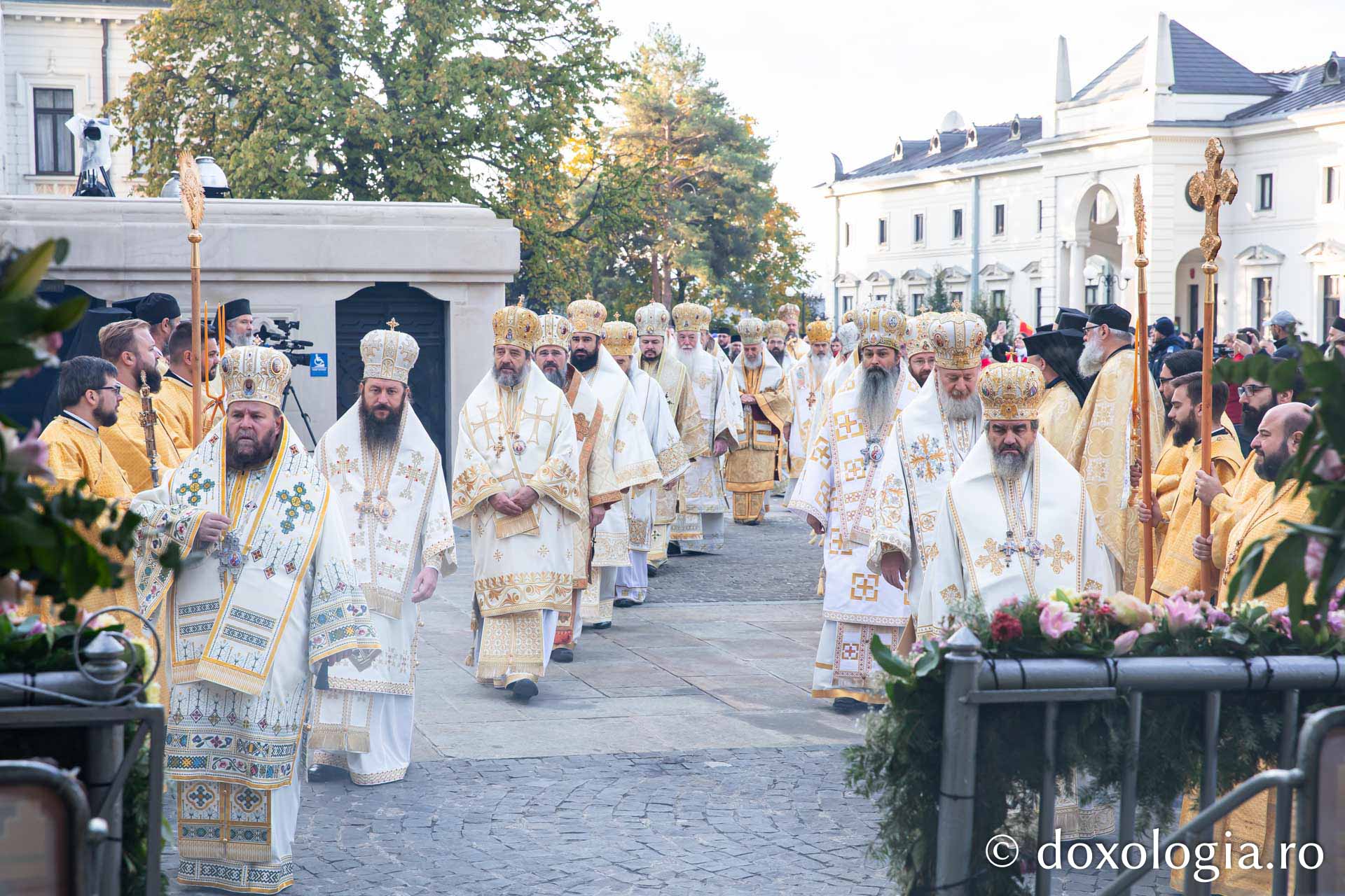 Hramul Sfintei Parascheva: Peste 30.000 de suflete unite în rugăciune în Capitala Moldovei