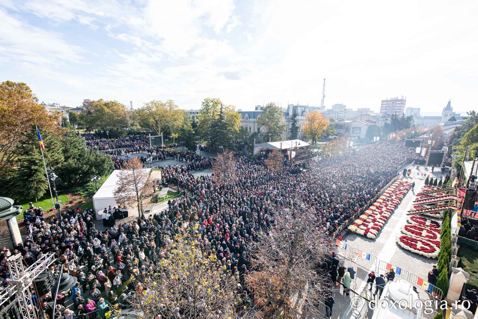 Hramul Sfintei Parascheva: Peste 30.000 de suflete unite în rugăciune în Capitala Moldovei