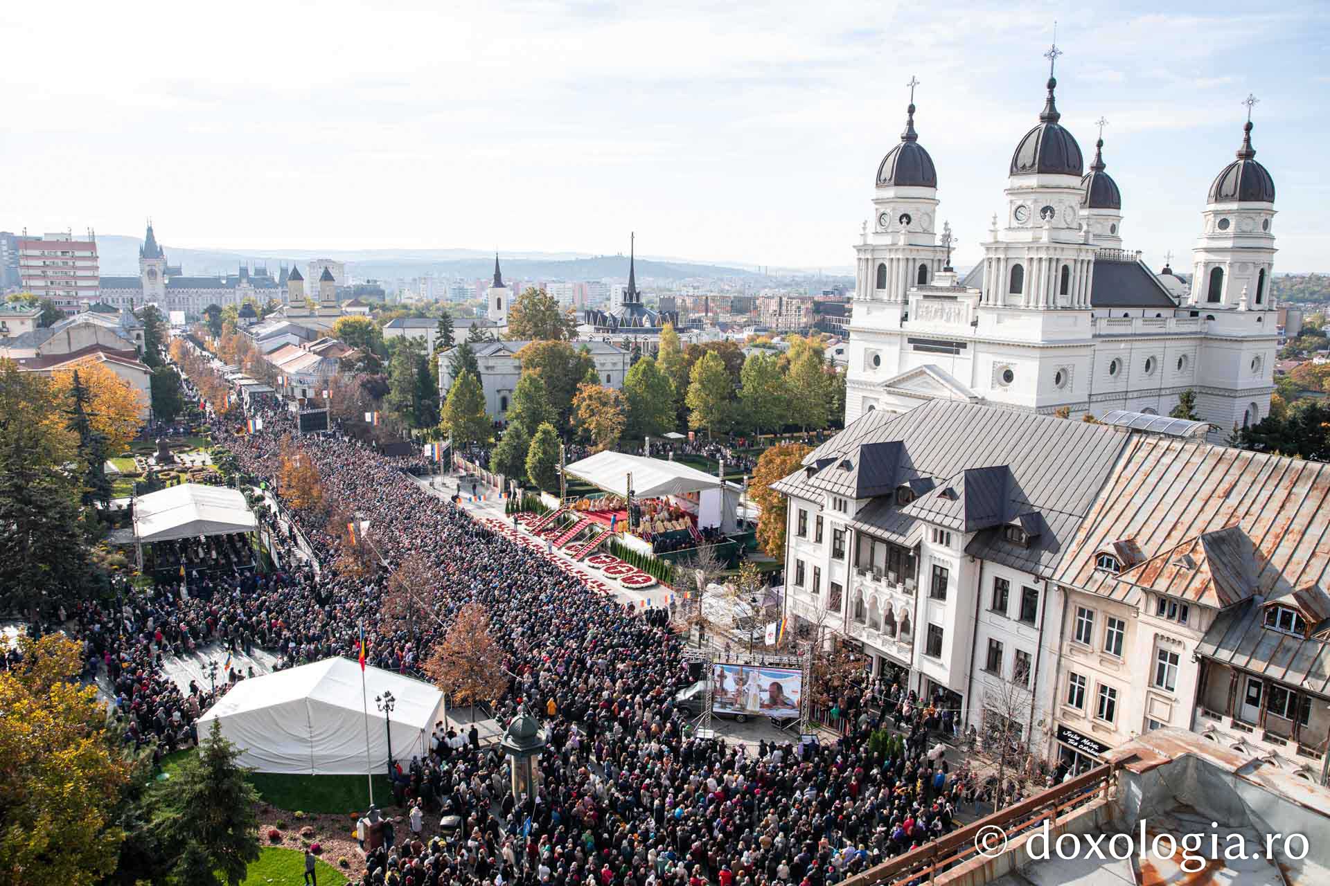 Hramul Sfintei Parascheva: Peste 30.000 de suflete unite în rugăciune în Capitala Moldovei / Foto: Oana Nechifor Hramul Sfintei Parascheva: Peste 30.000 de suflete unite în rugăciune în Capitala Moldovei