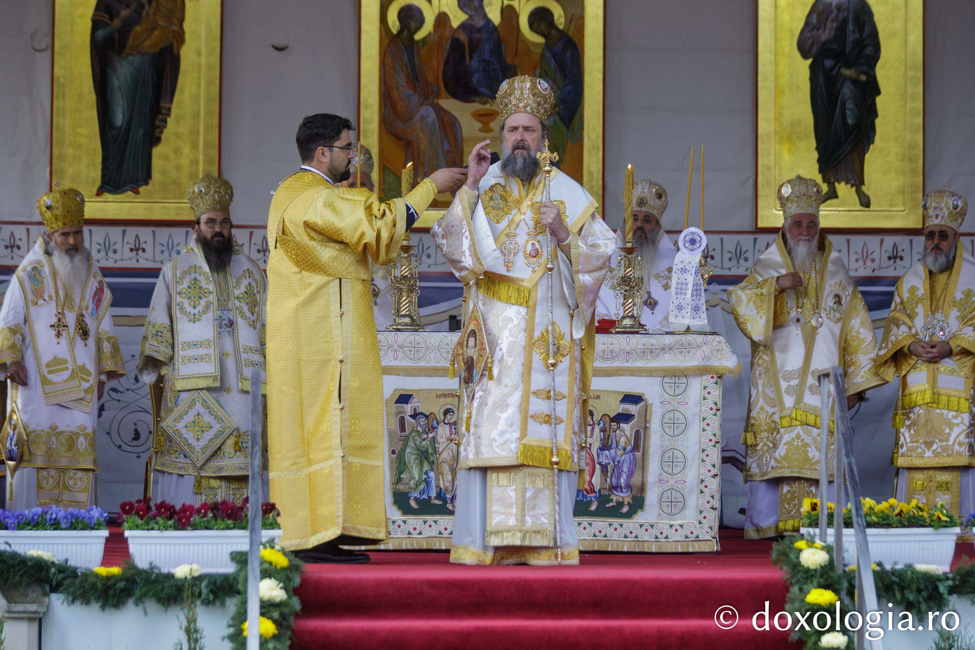 Hramul Sfintei Parascheva: Peste 30.000 de suflete unite în rugăciune în Capitala Moldovei