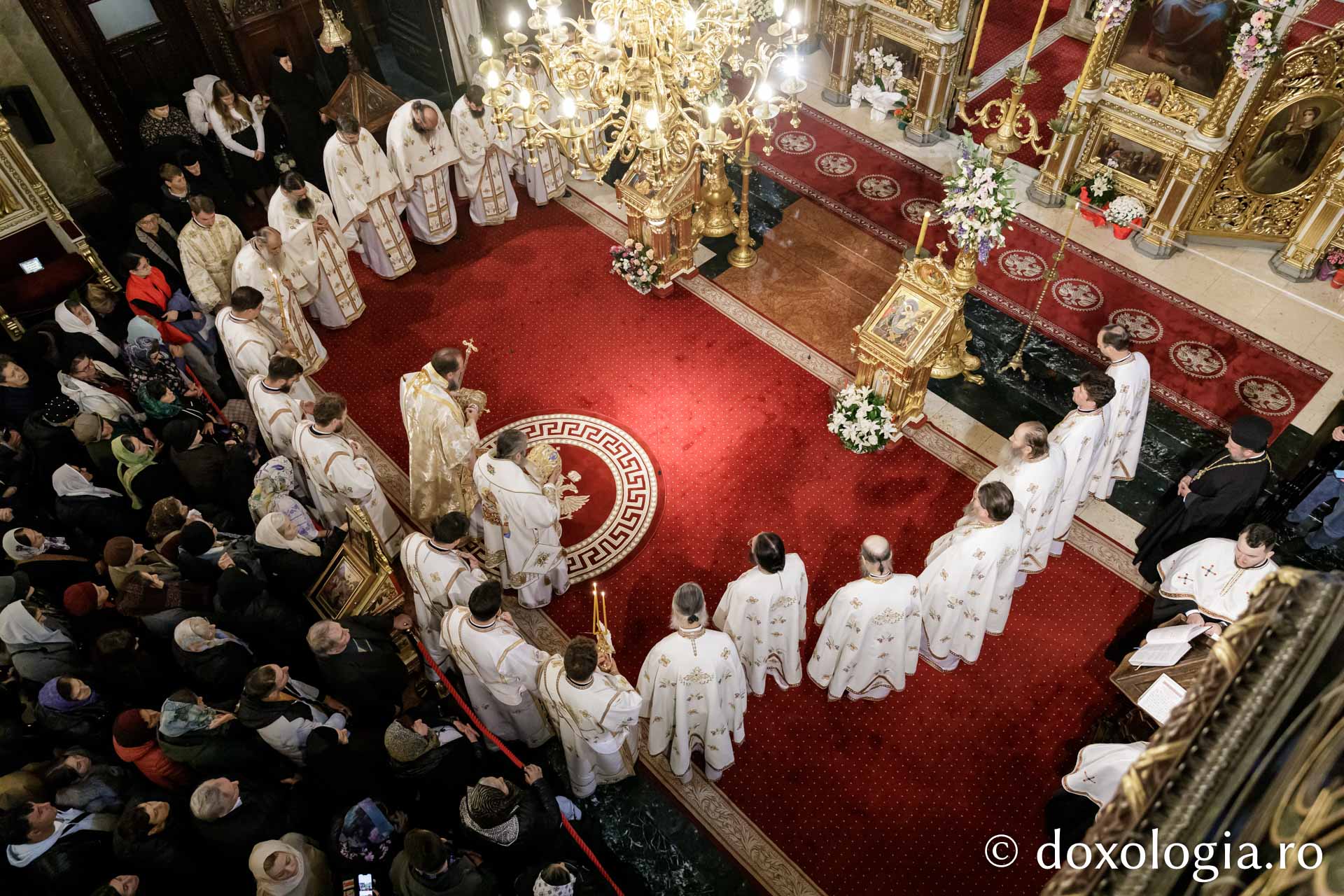 Doi ierarhi au slujit astăzi Sfânta Liturghie la Iași, în a cincea zi a pelerinajului